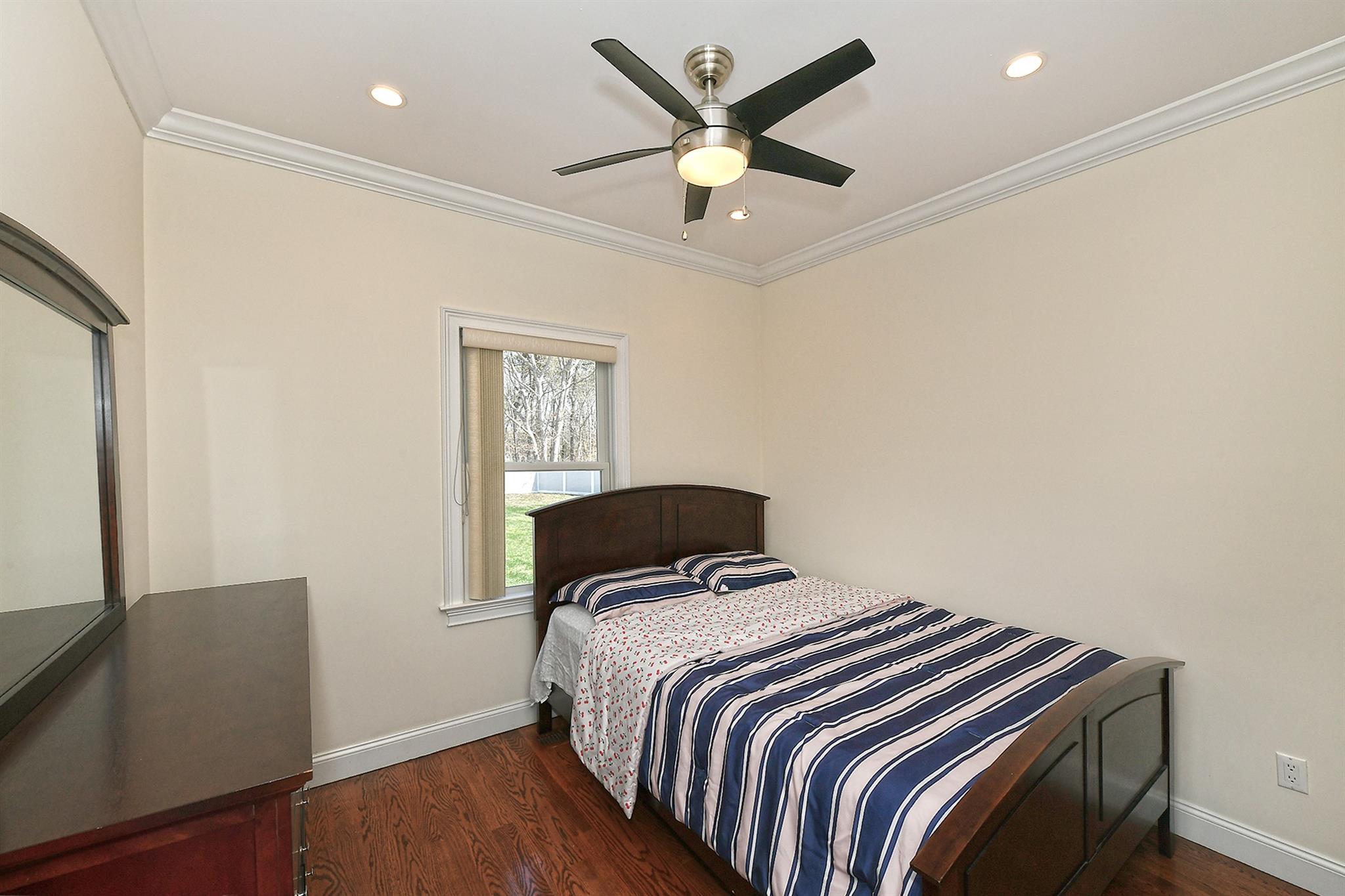 981 Baldwin Path, Dix Hills, New York image 24