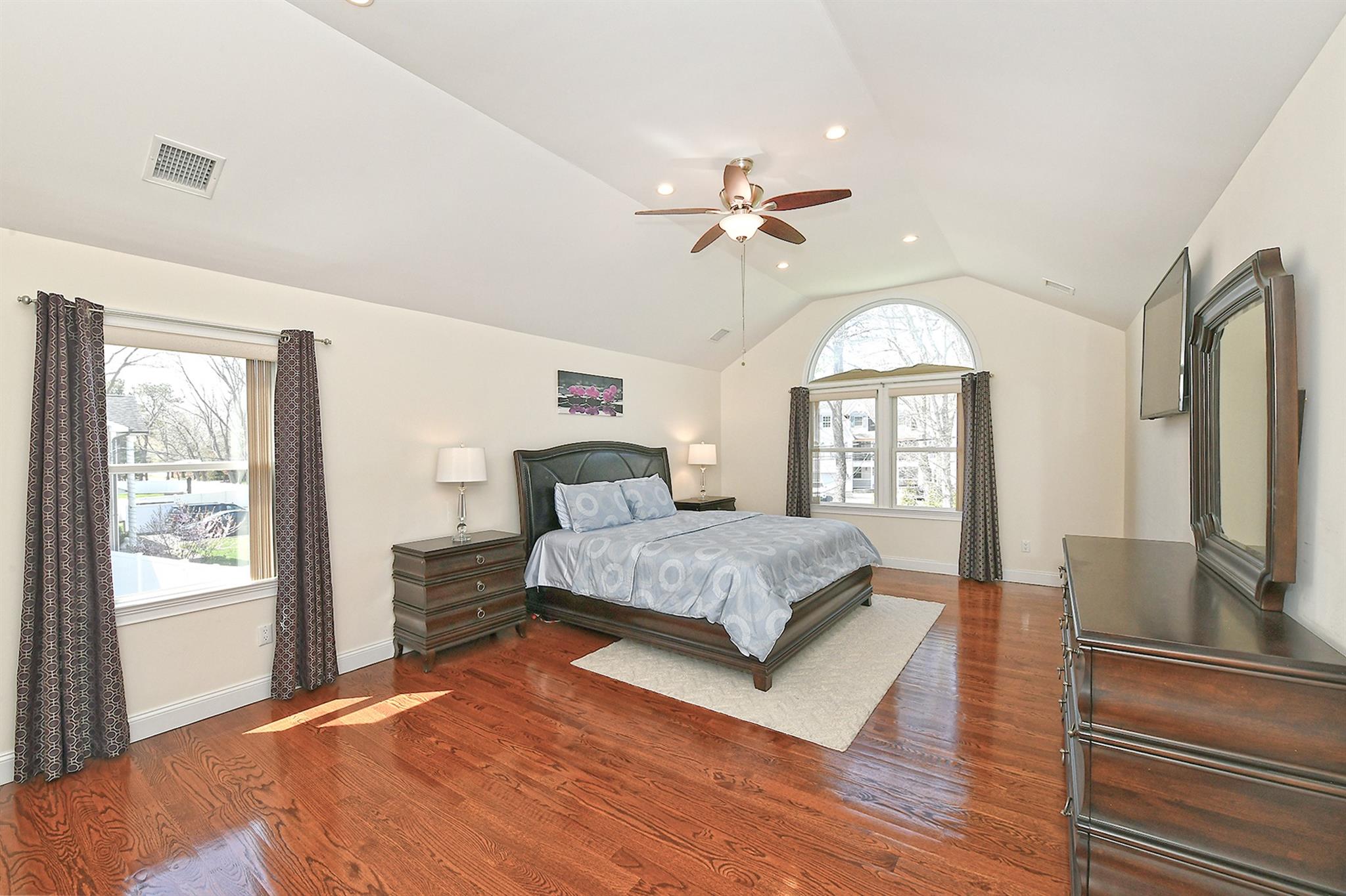 981 Baldwin Path, Dix Hills, New York image 28