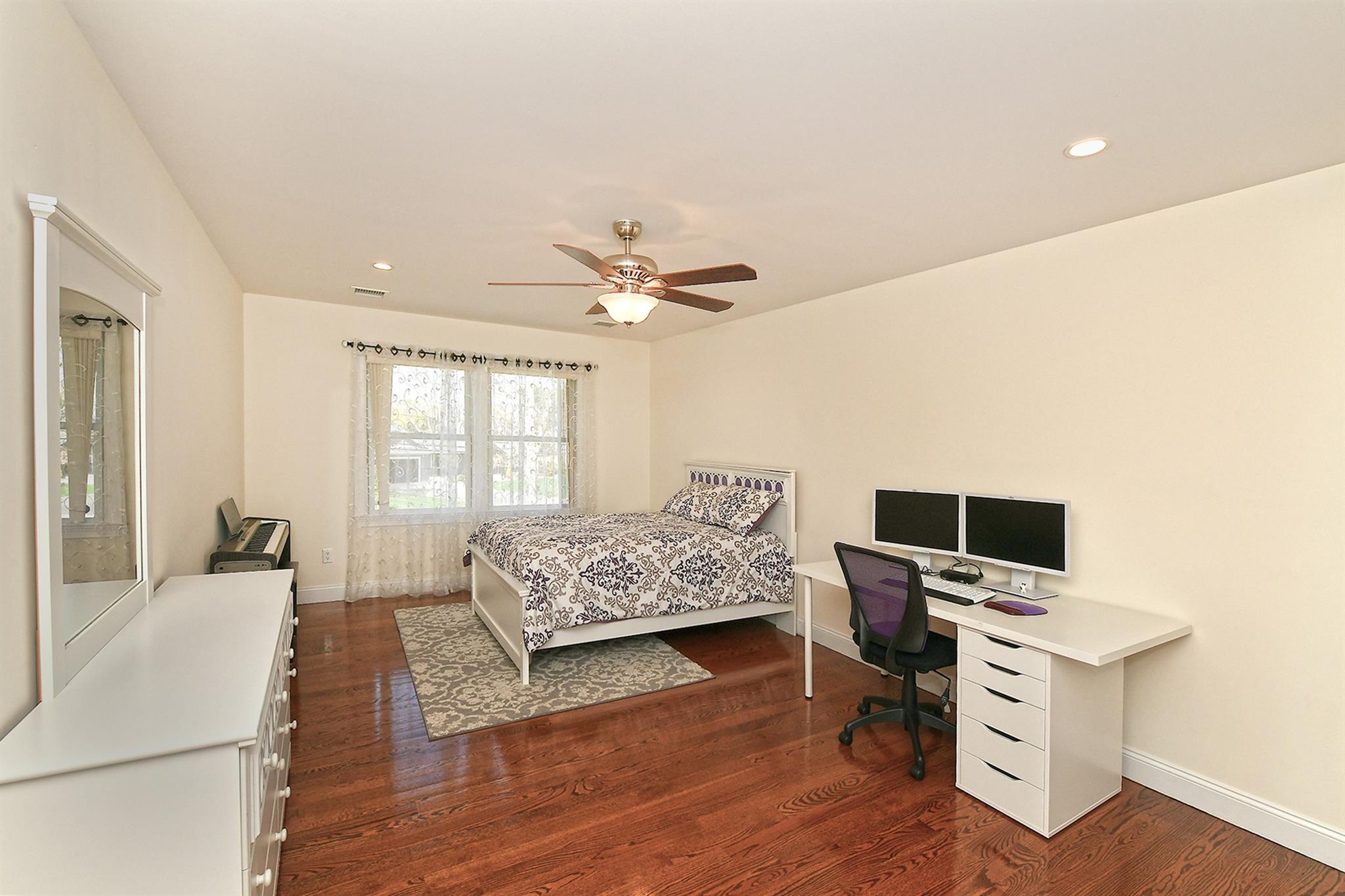 981 Baldwin Path, Dix Hills, New York image 33