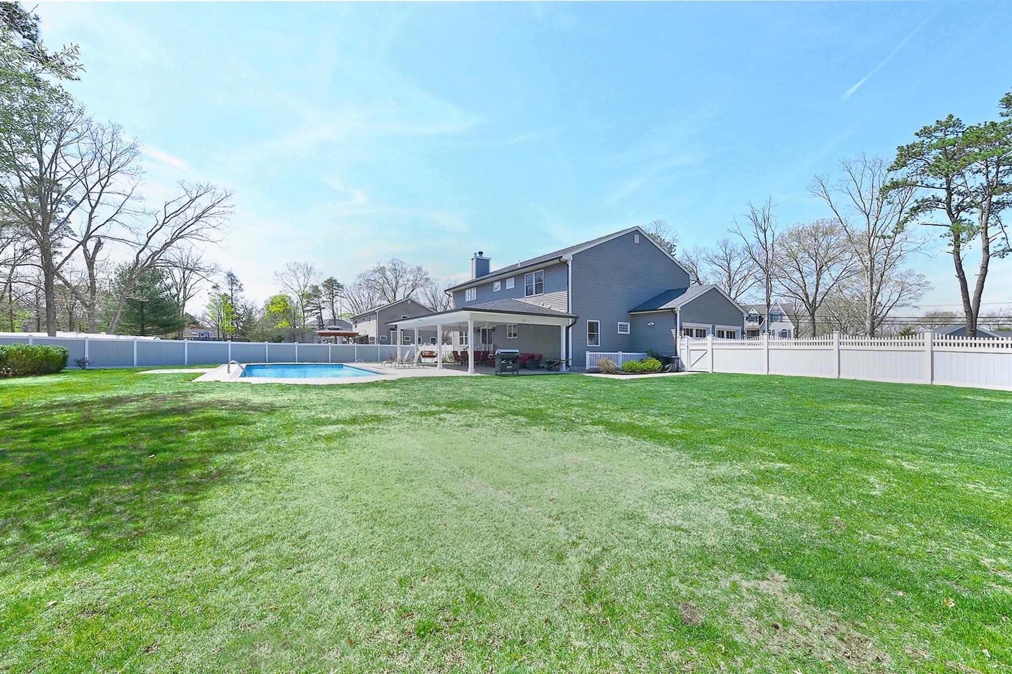981 Baldwin Path, Dix Hills, New York image 45