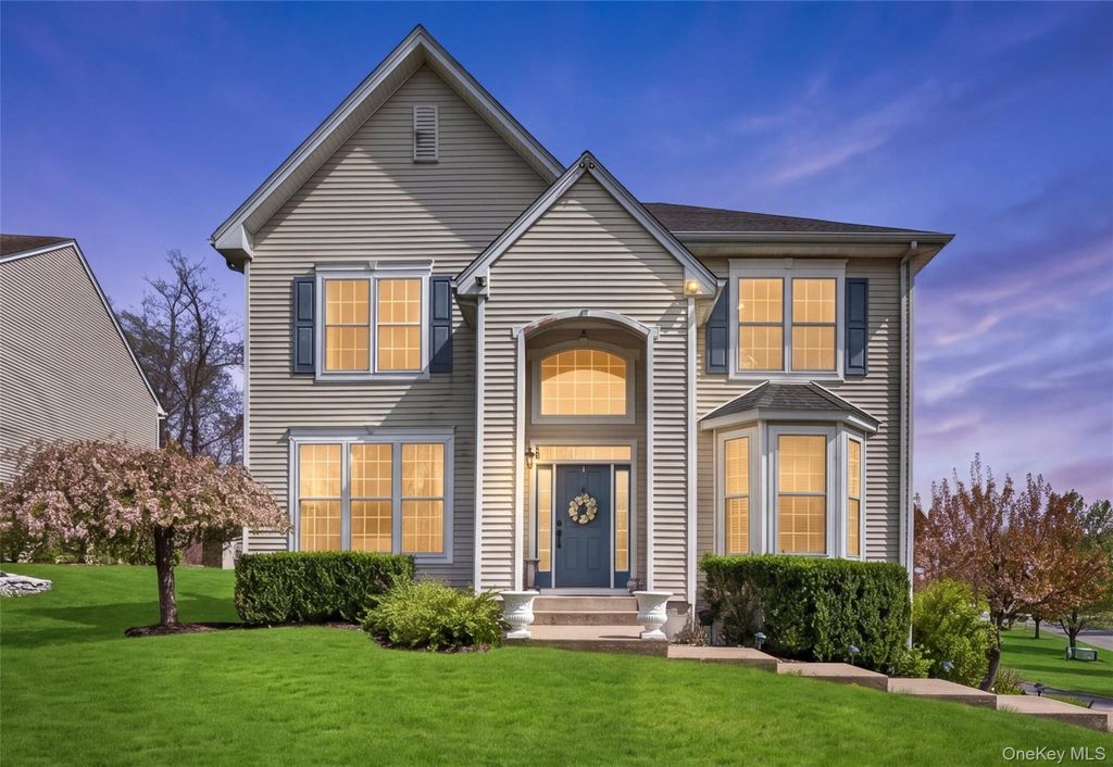 Photo of 17 Oldwyck Crescent, Highland Mills, NY 10930 (MLS # 989739)