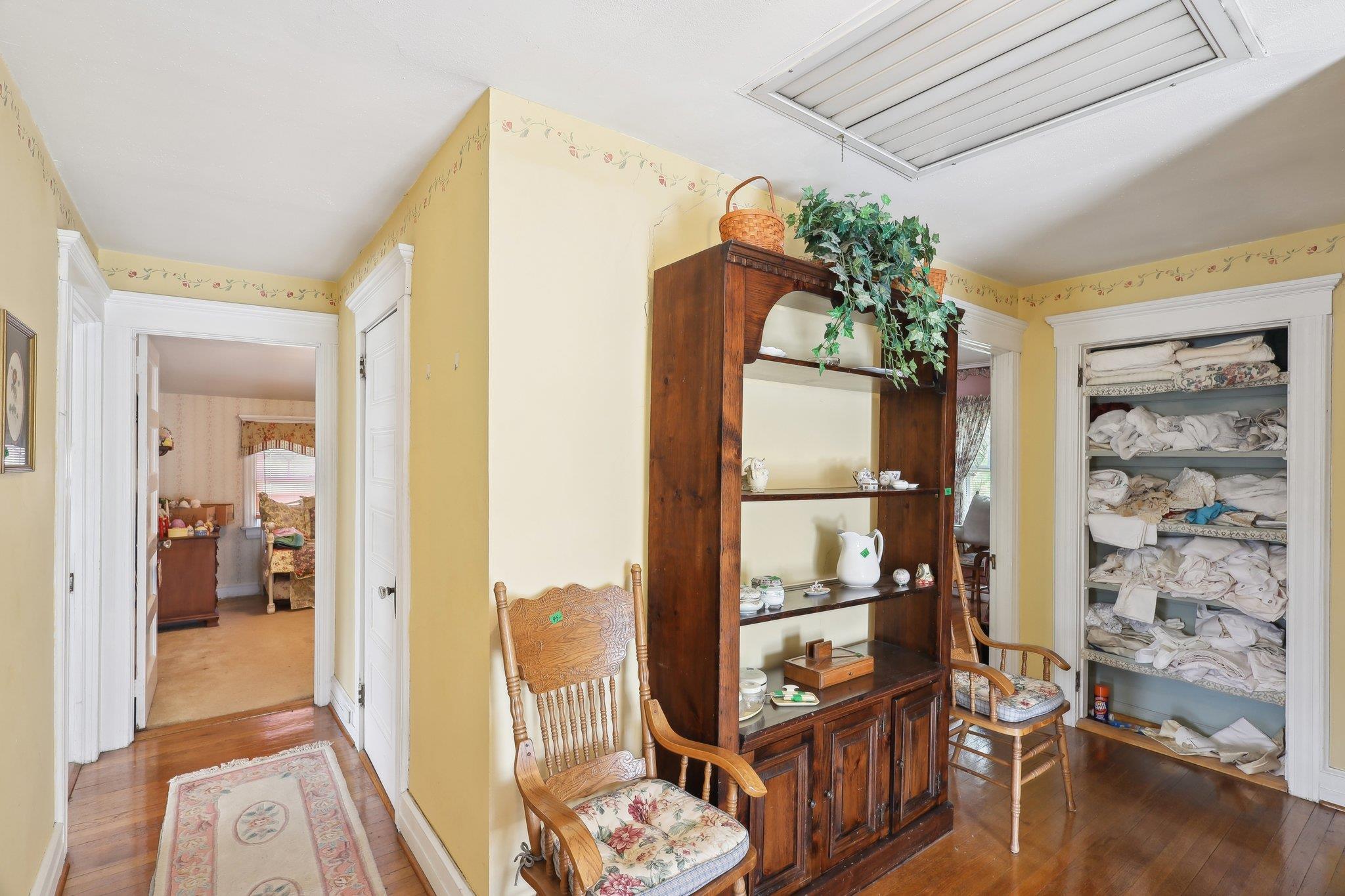 77 Church Avenue, Islip, New York image 26