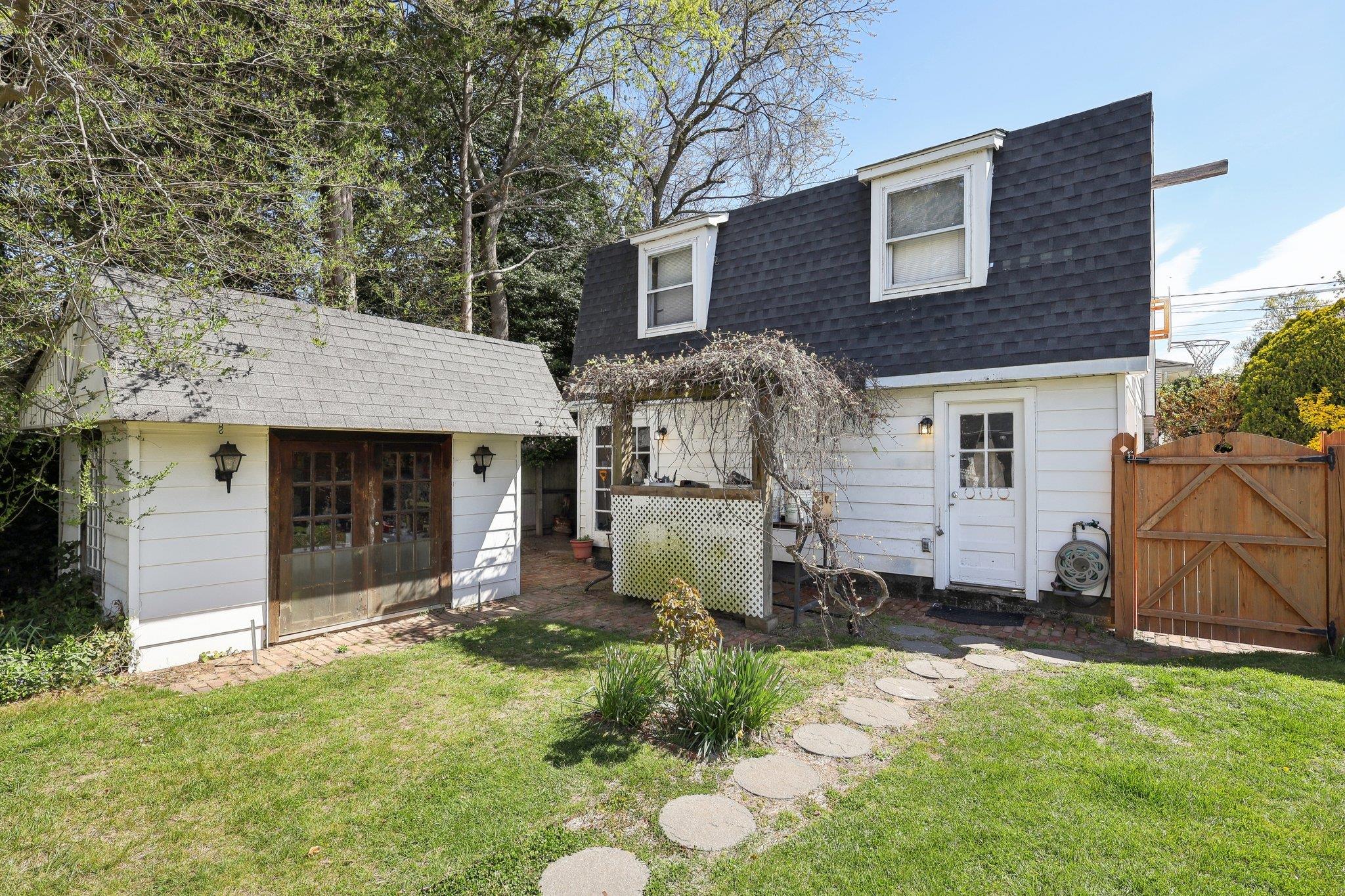 77 Church Avenue, Islip, New York image 45