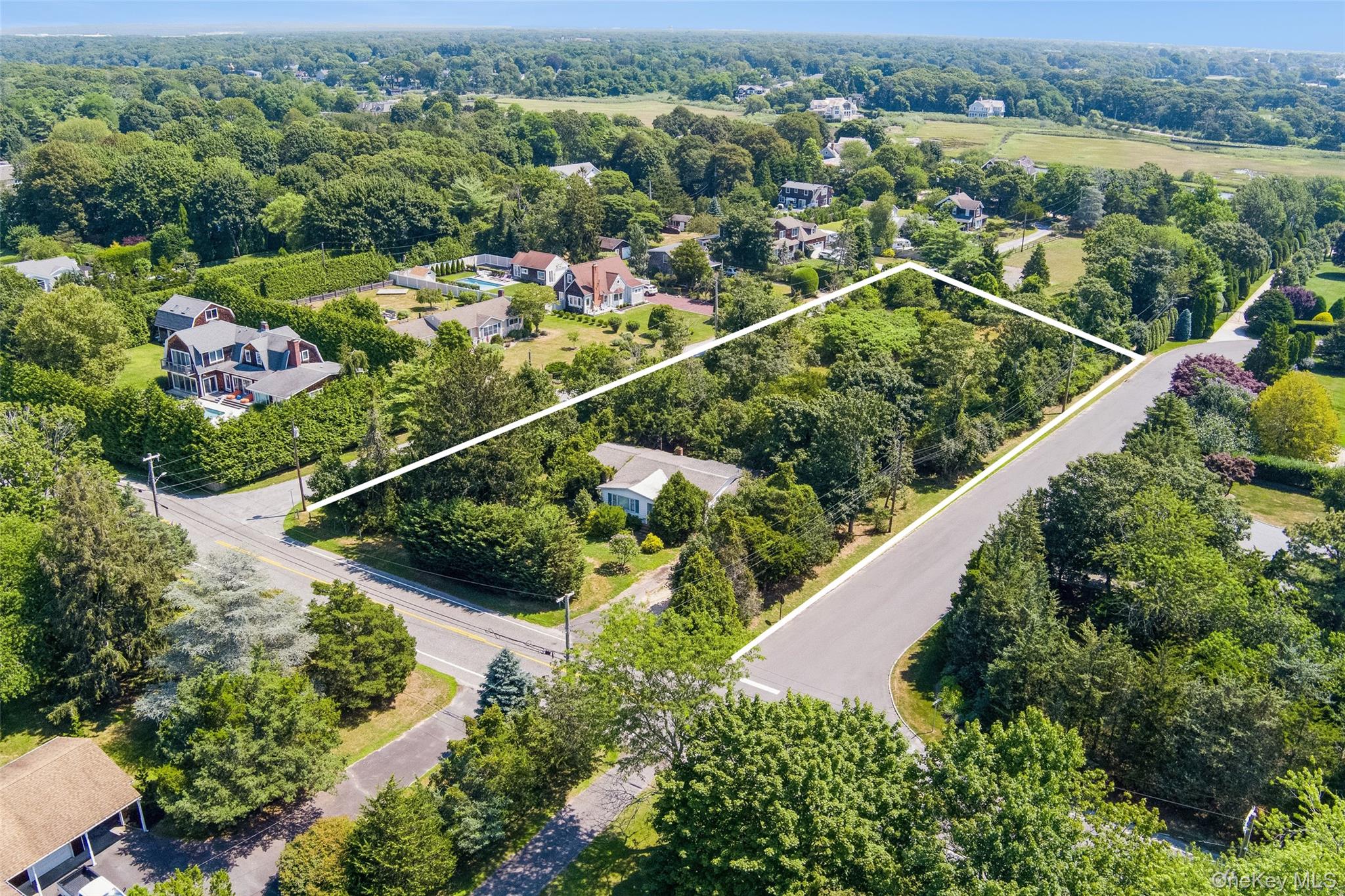 28 Apaucuck Point Road