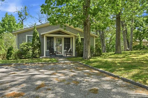 Homes For Rent - 1185 Fleetwood Road<br/> Cutchogue, NY 11935