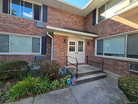 111 Edmunton Drive G4 North Babylon NY 11703