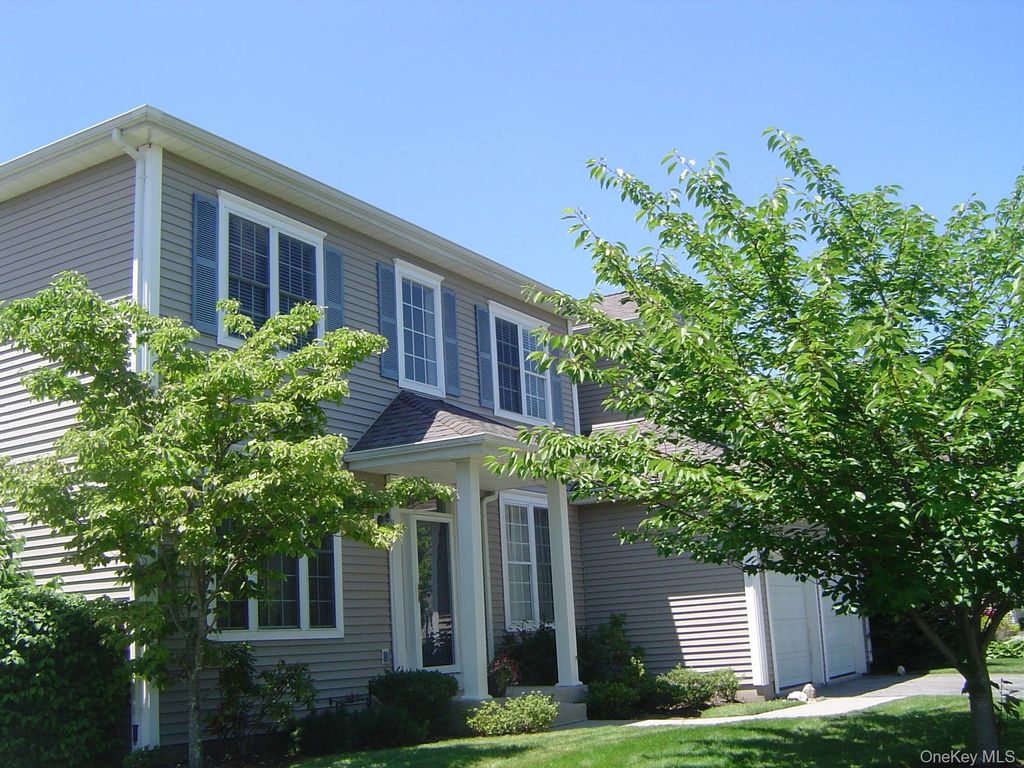 Photo of 141 Friendship Court, White Plains, NY 10603 (MLS # 964003)