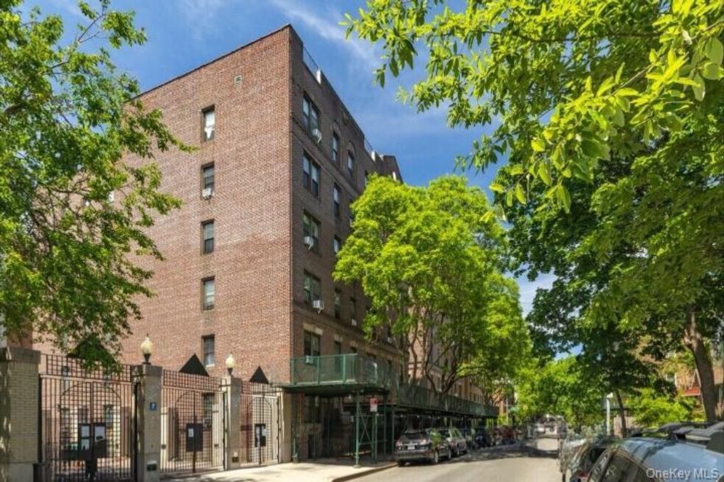 Photo of 34-20 83rd Street St #2-I, Jackson Heights, NY 11372 (MLS # 978597)