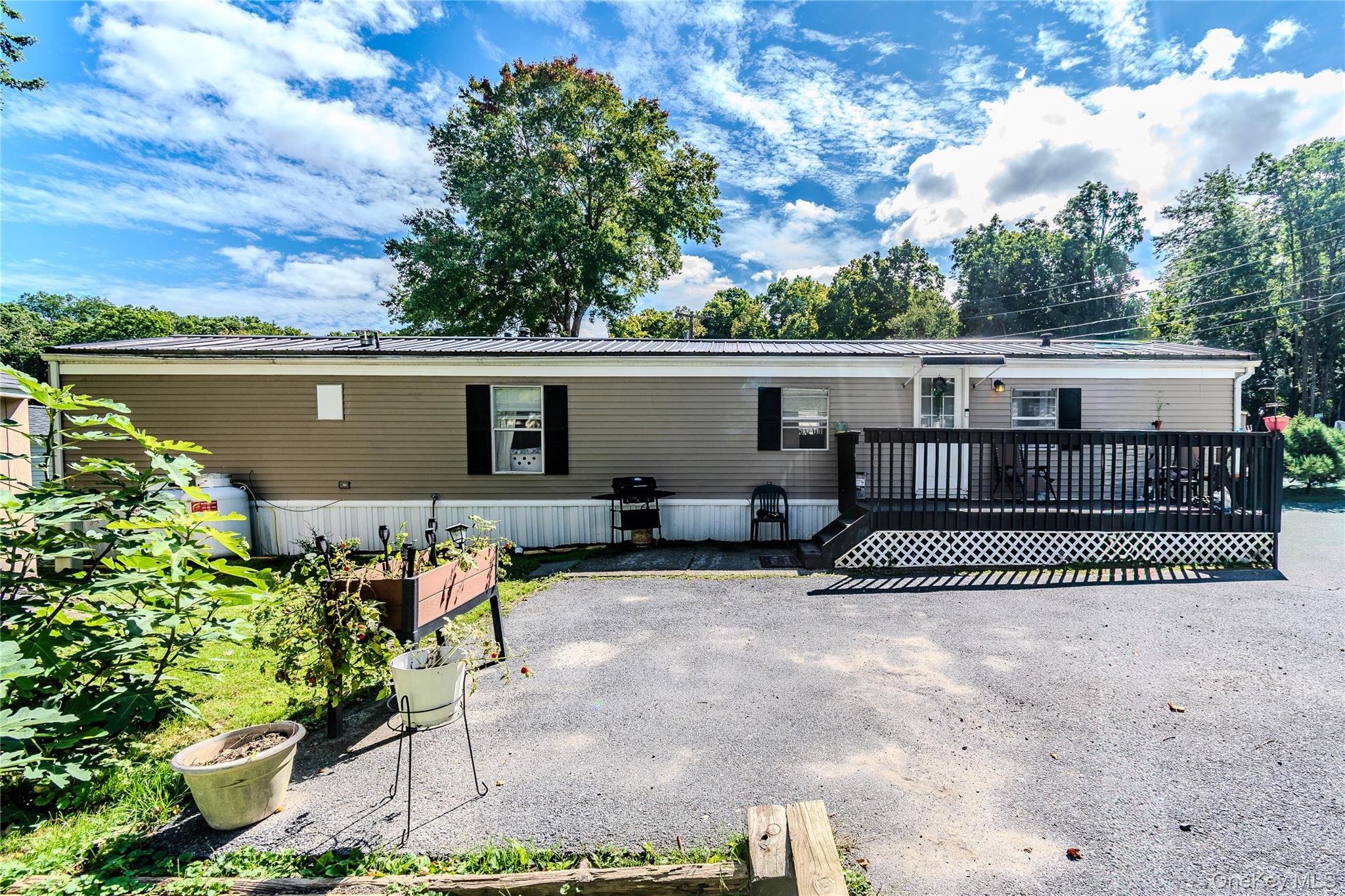 723 Beekman Road 11 - Photo 2