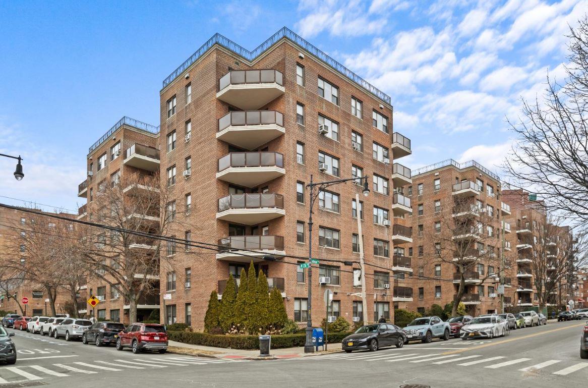 Property for Sale at 3601 Johnson Ave Unit 6H Bronx New York 10463 Ave, Bronx, New York - Bedrooms: 2 
Bathrooms: 2  - $445,000