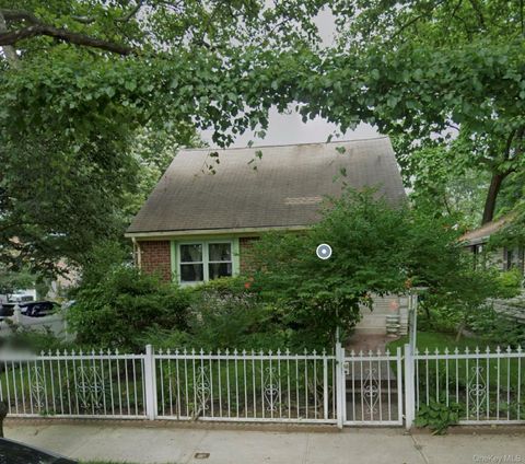 46-27 206 St Bayside NY 11361