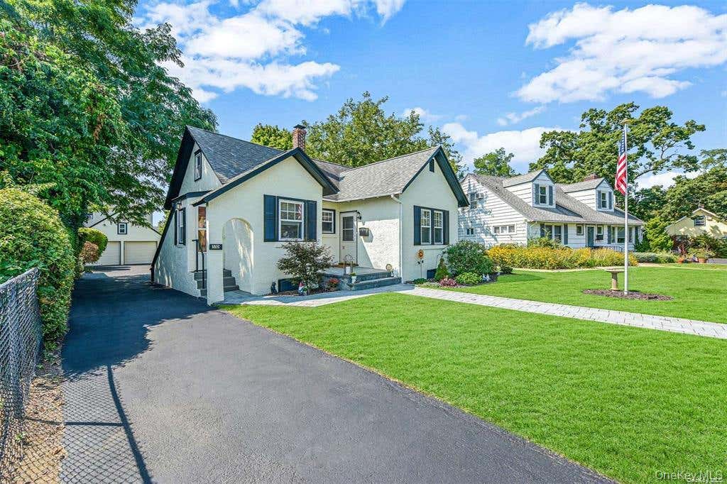 Photo of 510 Secatogue Avenue, Farmingdale, NY 11735 (MLS # 1040415)
