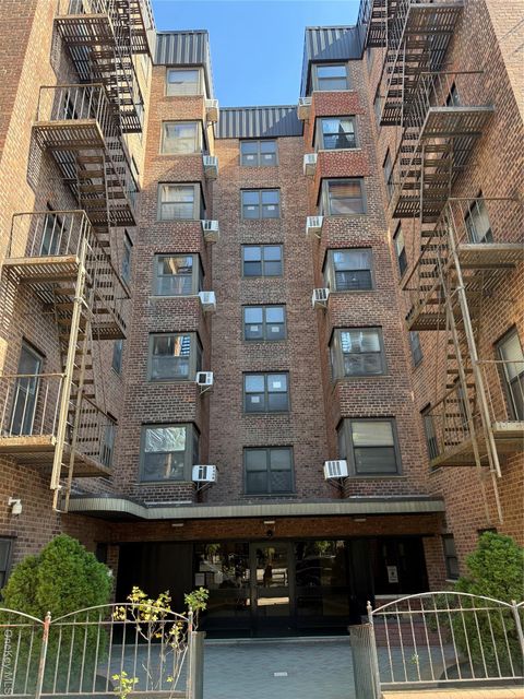 Photo of 32-43 90th Street #301, Jackson Heights, NY 11369 (MLS # 921304)