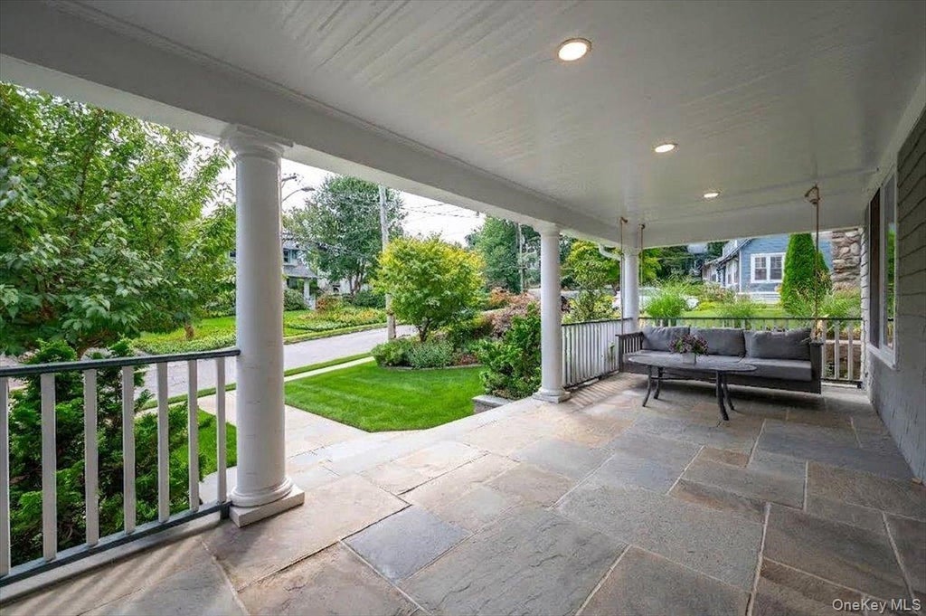 Photo of 10 Wildwood Road, Larchmont, NY 10538 (MLS # 1034061)
