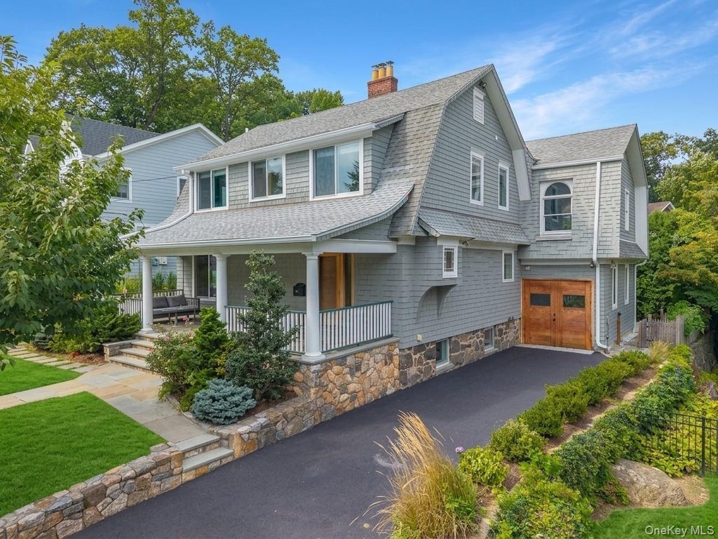 Photo of 10 Wildwood Road, Larchmont, NY 10538 (MLS # 1034061)