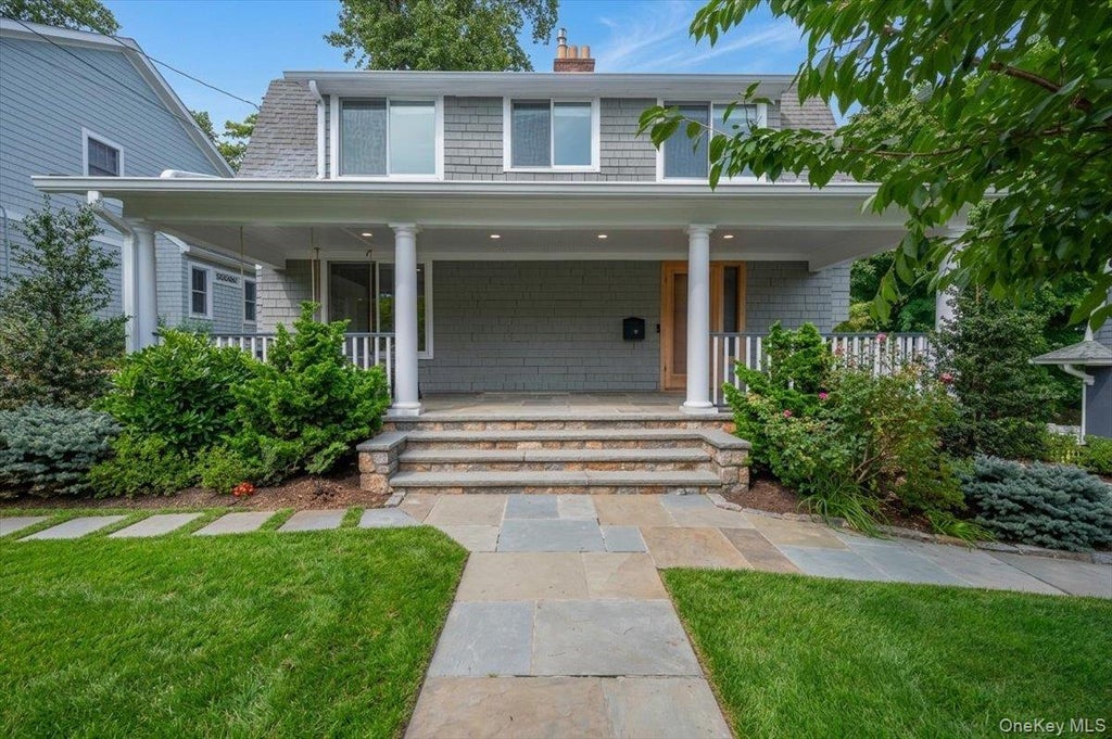 Photo of 10 Wildwood Road, Larchmont, NY 10538 (MLS # 1034061)