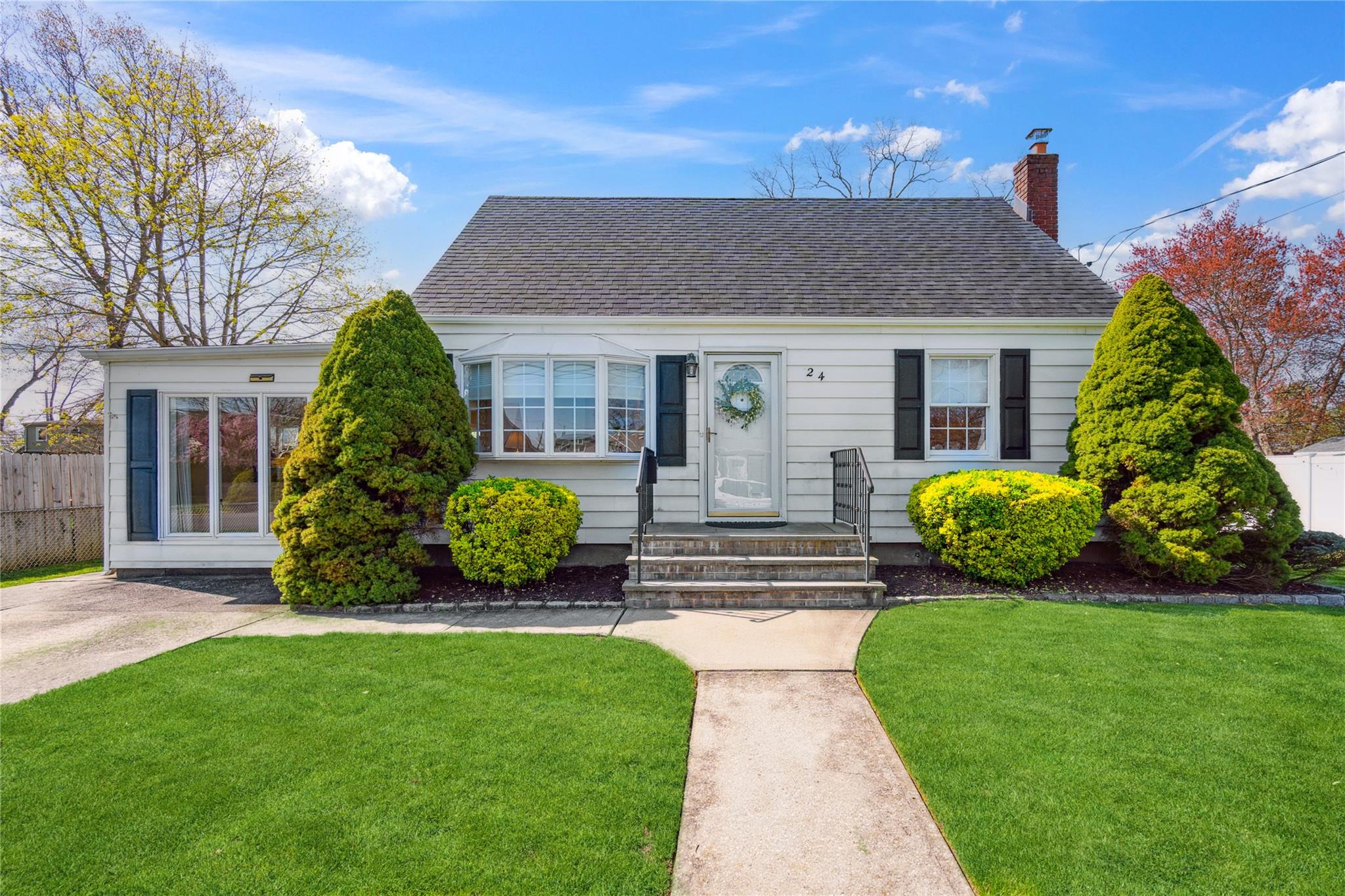 24 Elaine Drive, Sayville, New York image 1