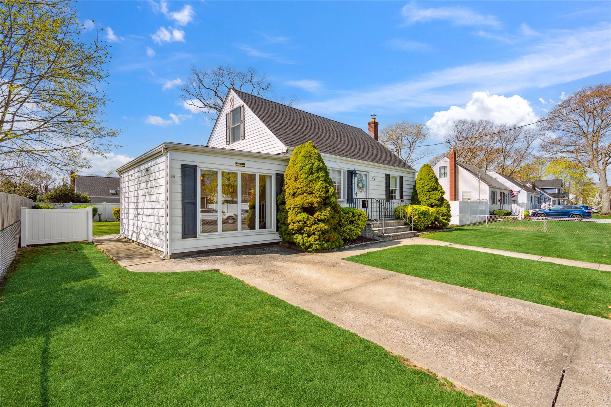 24 Elaine Drive, Sayville, New York image 2