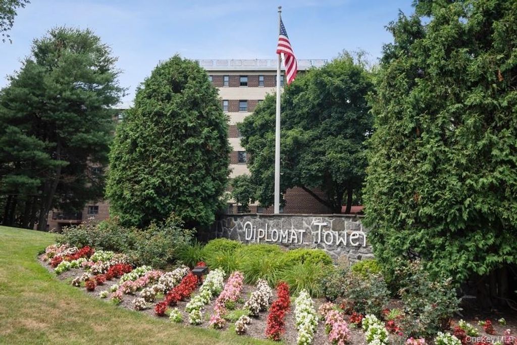 Photo of 100 Diplomat Drive #5H, Mount Kisco, NY 10549 (MLS # 957075)