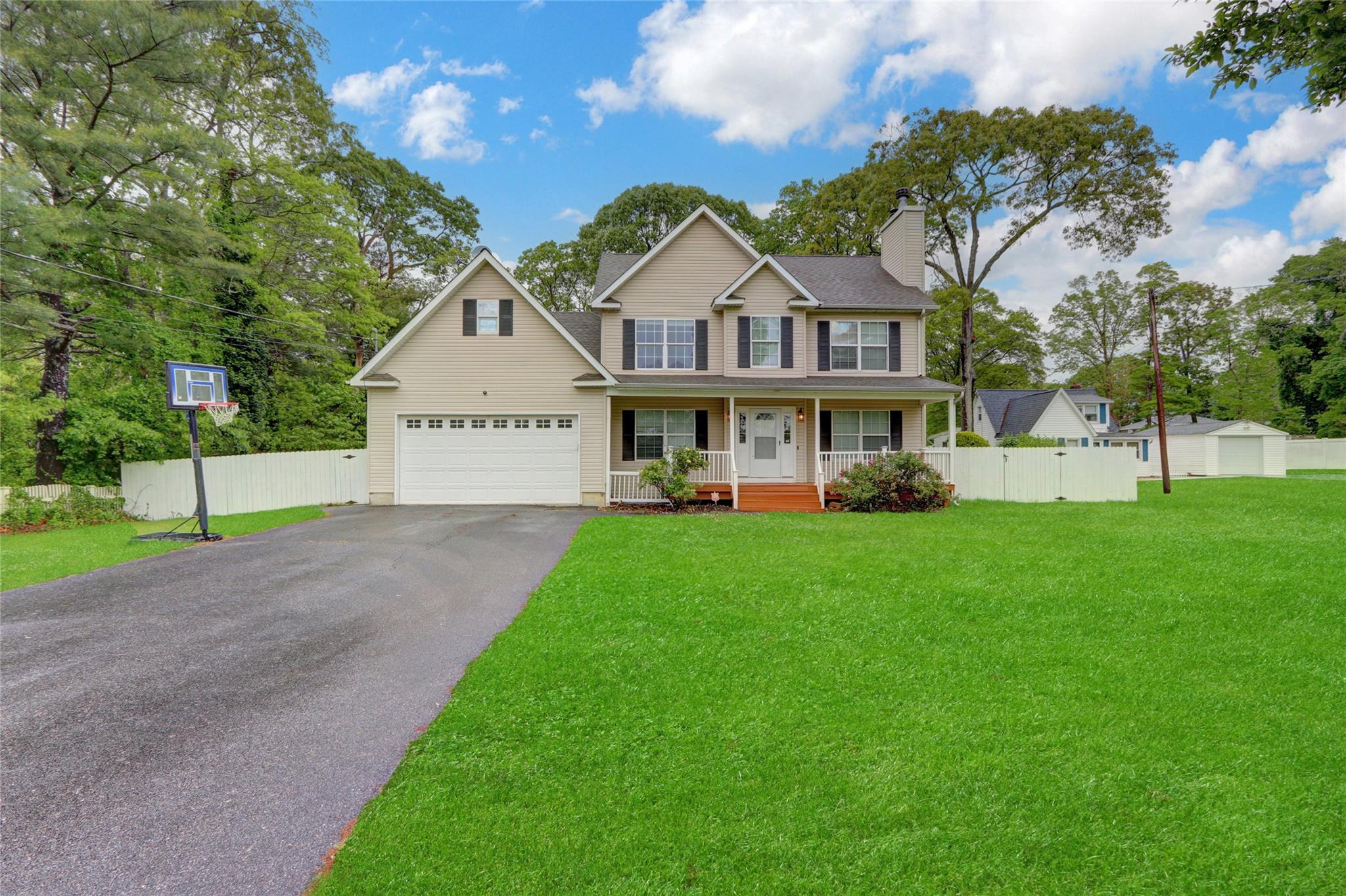 27 Inwood Avenue, Selden, New York image 3