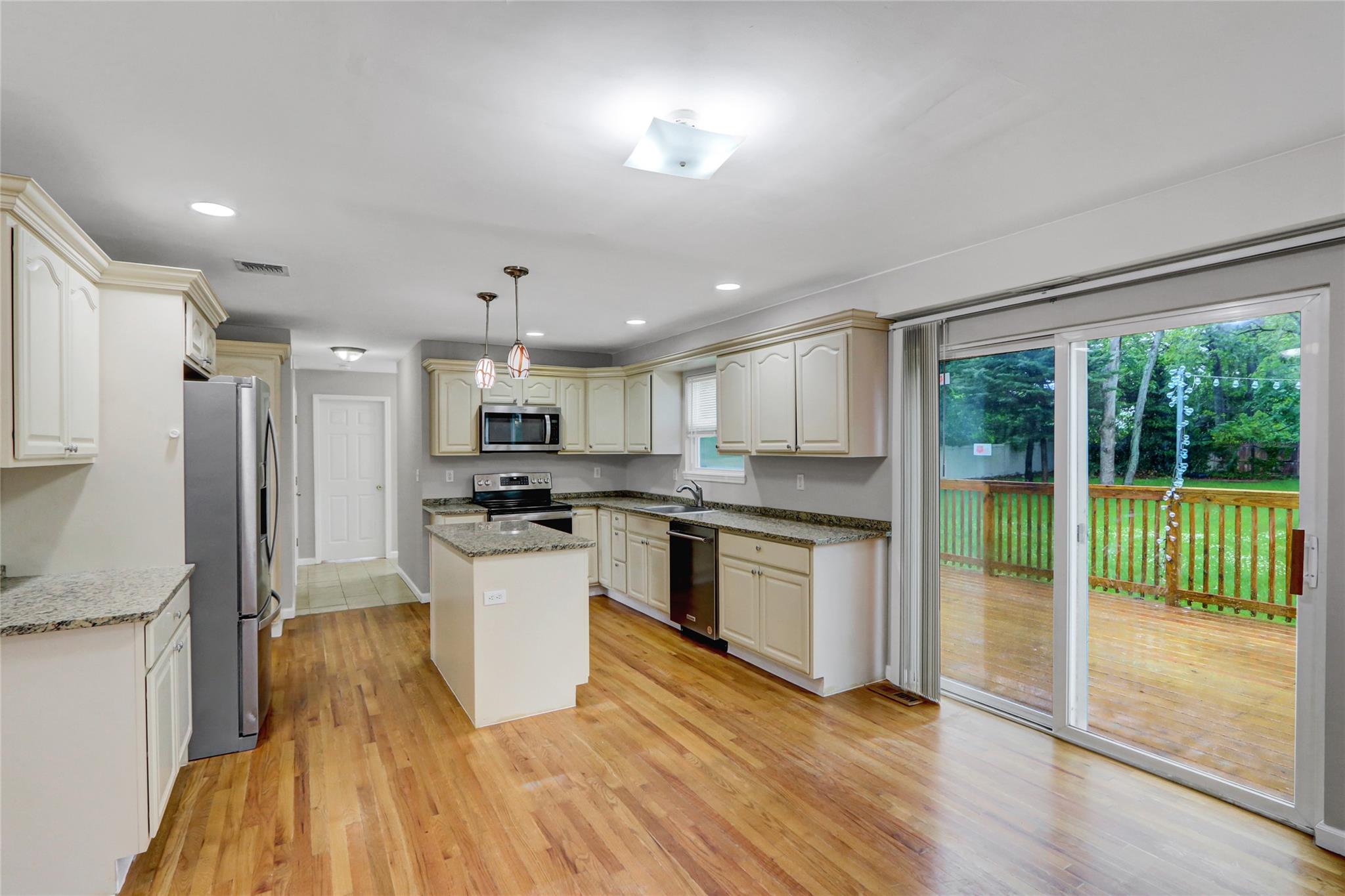 27 Inwood Avenue, Selden, New York image 15