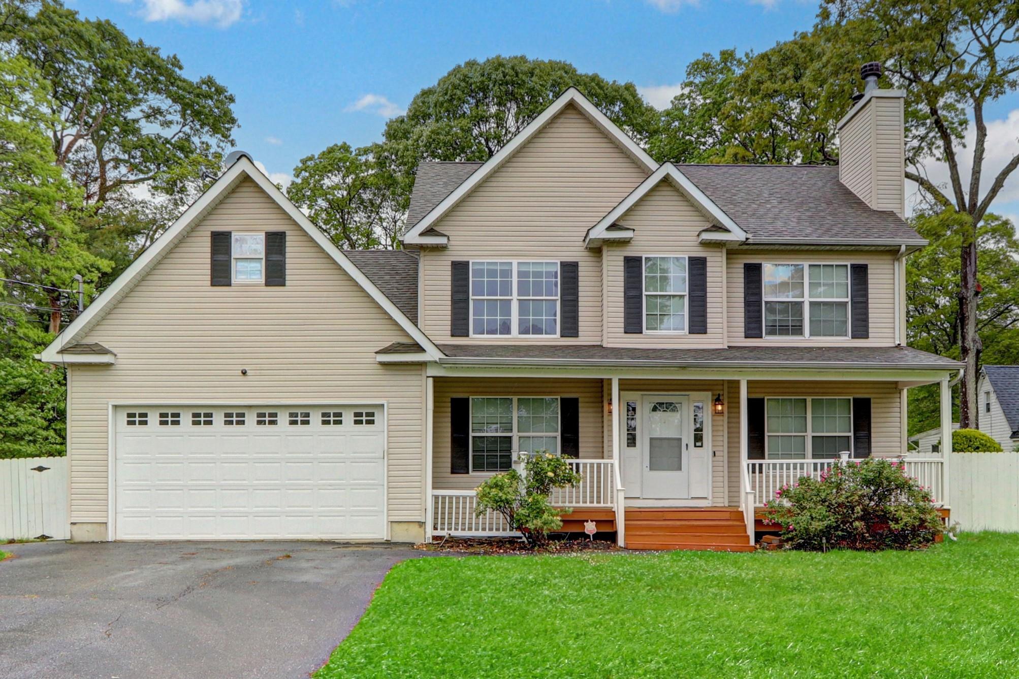 27 Inwood Avenue, Selden, New York image 1