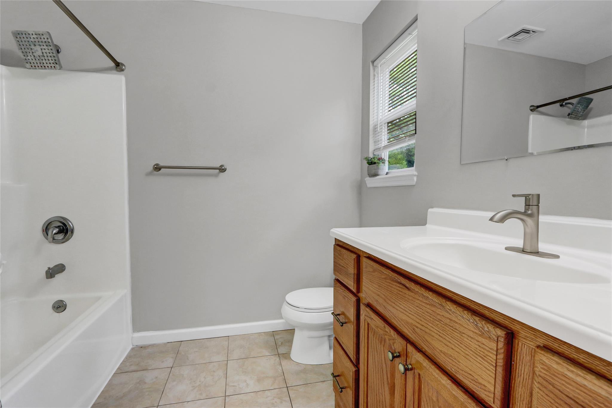 27 Inwood Avenue, Selden, New York image 25