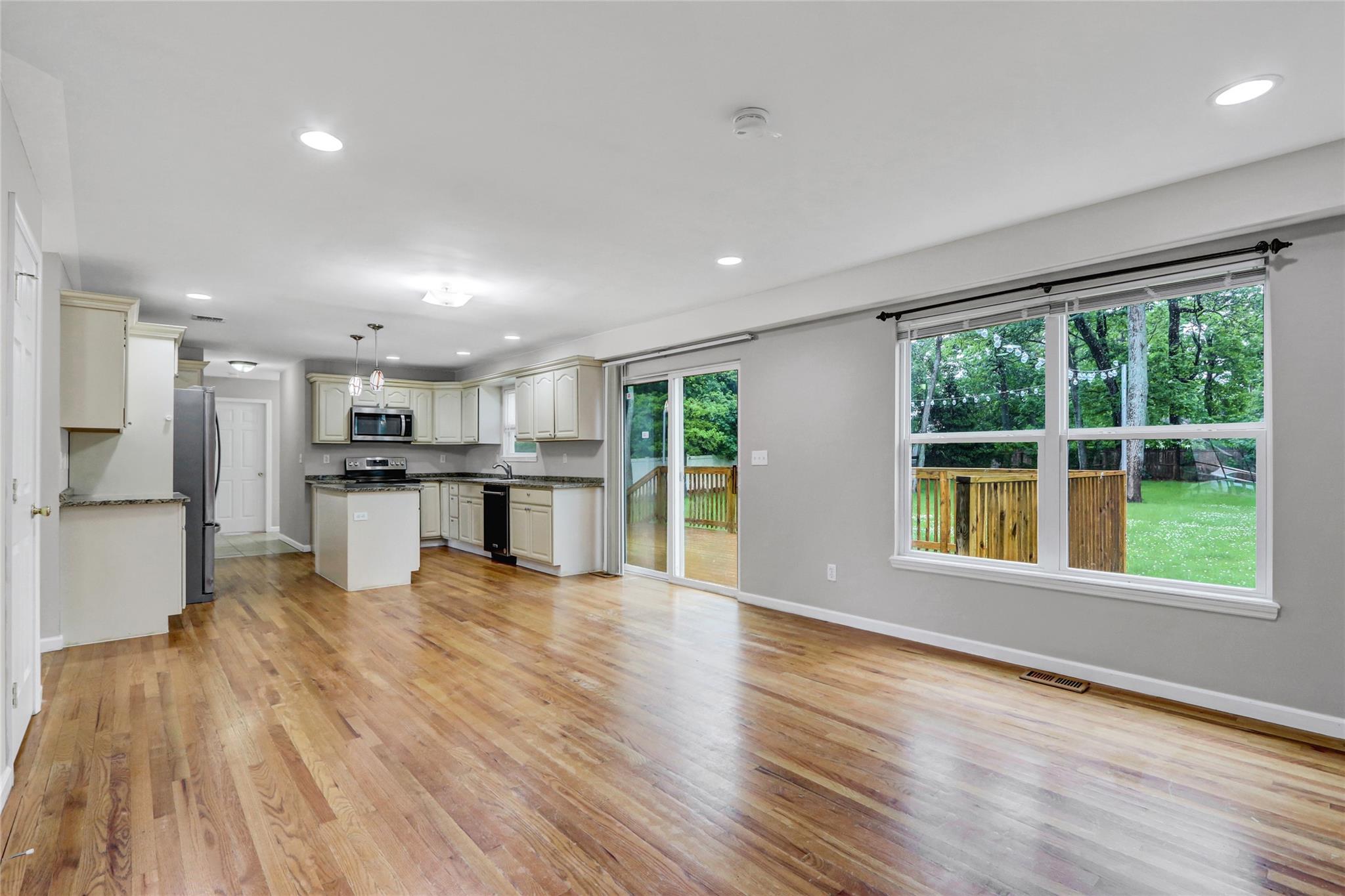 27 Inwood Avenue, Selden, New York image 18