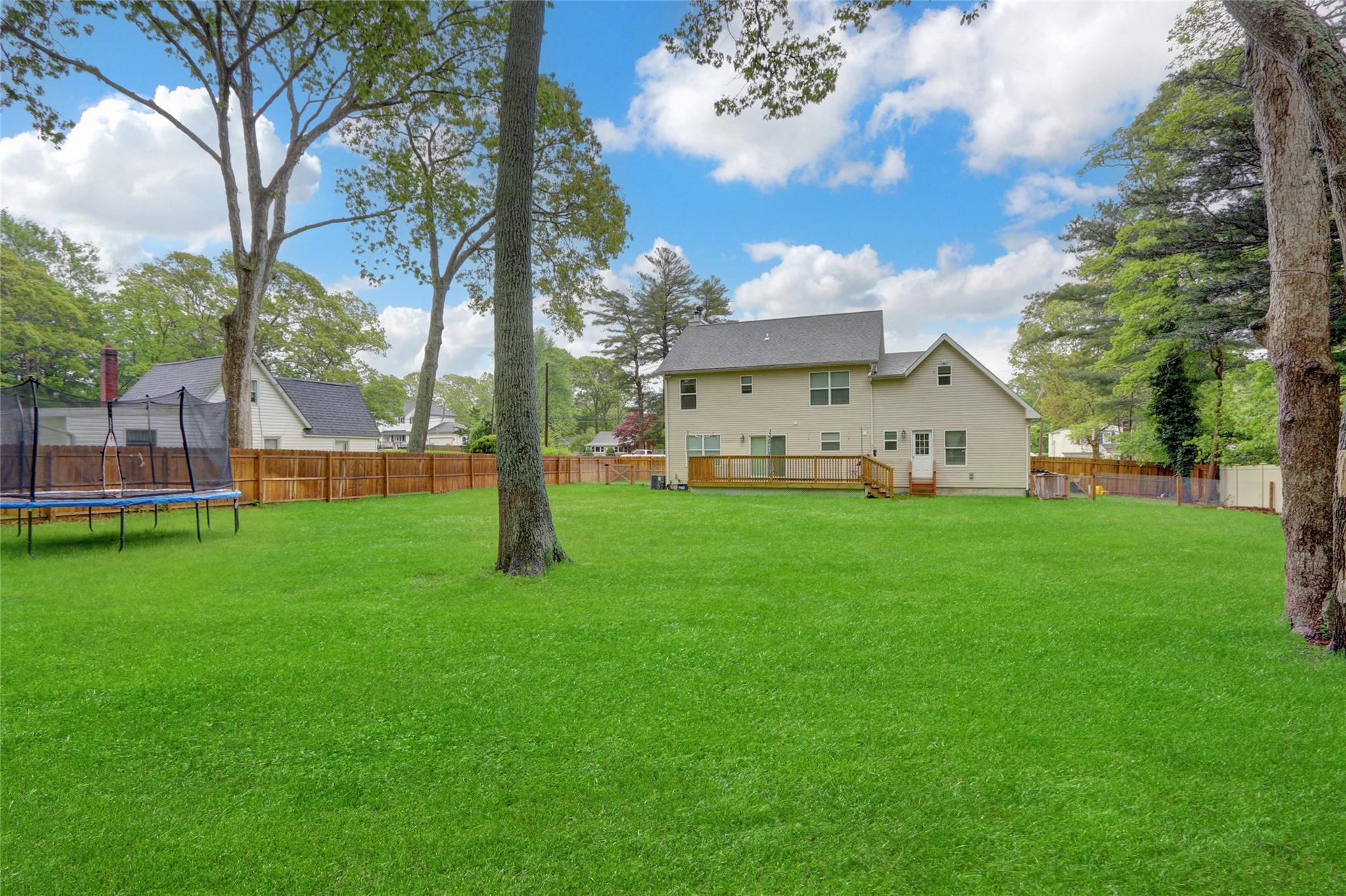 27 Inwood Avenue, Selden, New York image 38