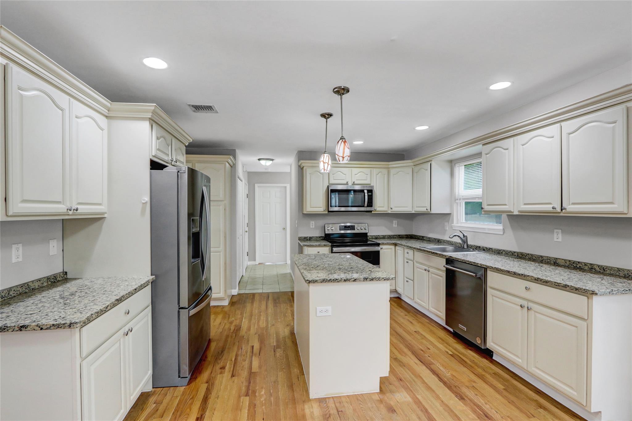 27 Inwood Avenue, Selden, New York image 14