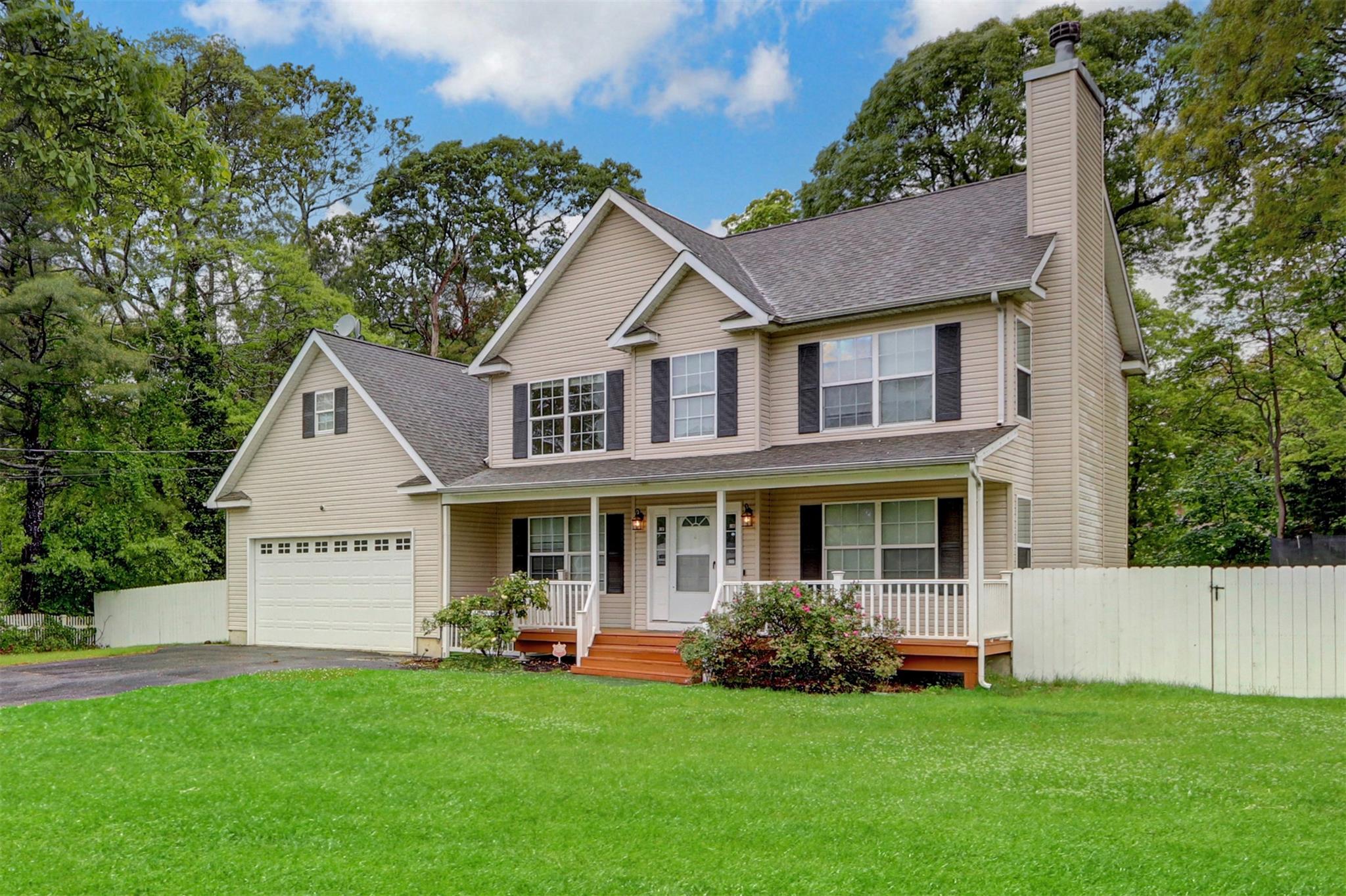 27 Inwood Avenue, Selden, New York image 4