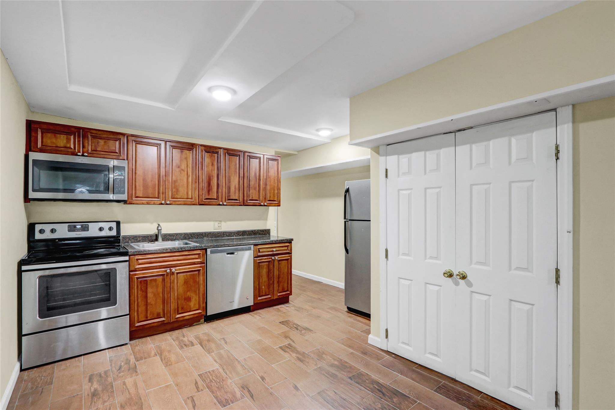 27 Inwood Avenue, Selden, New York image 35