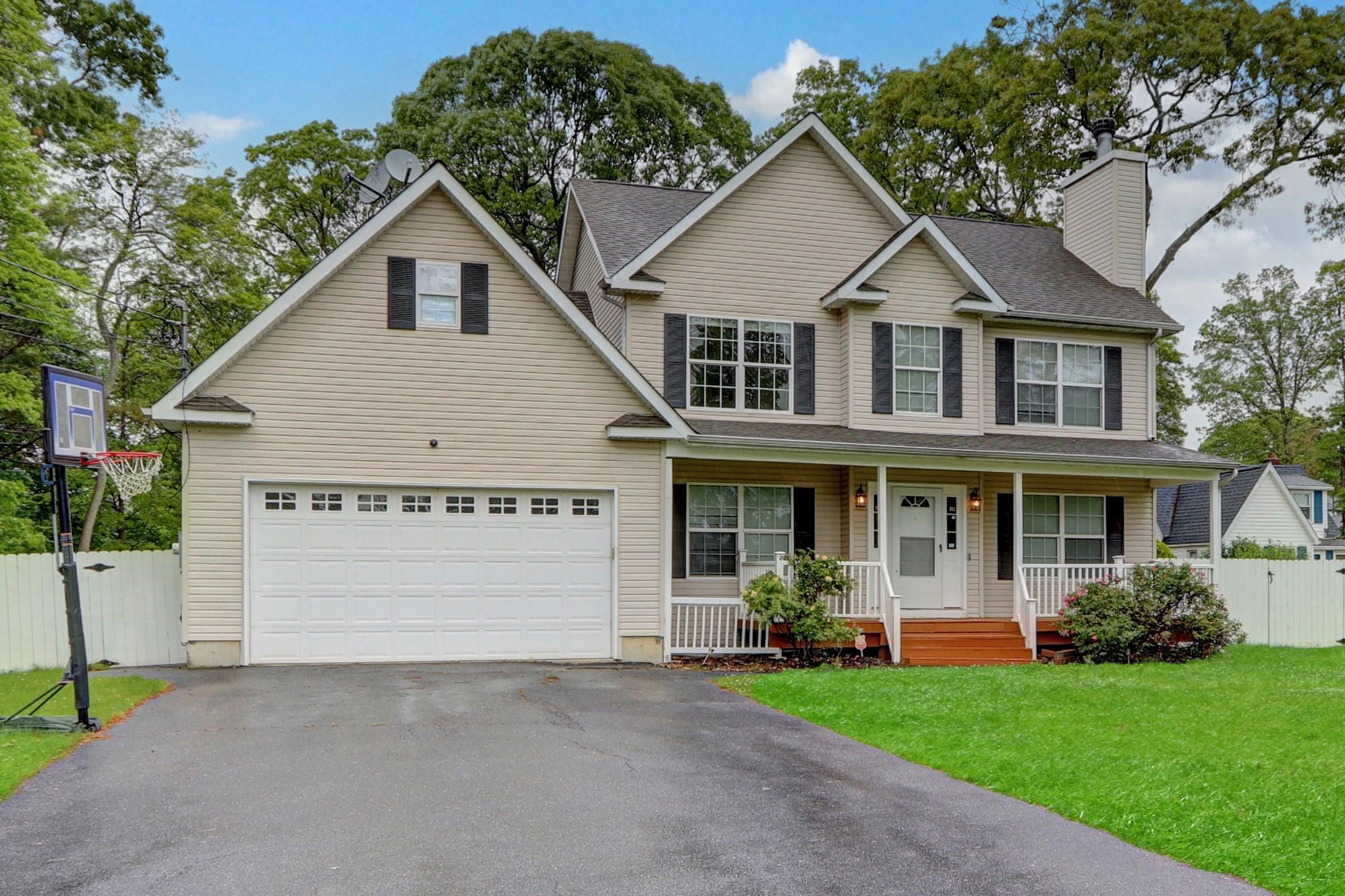 27 Inwood Avenue, Selden, New York image 2