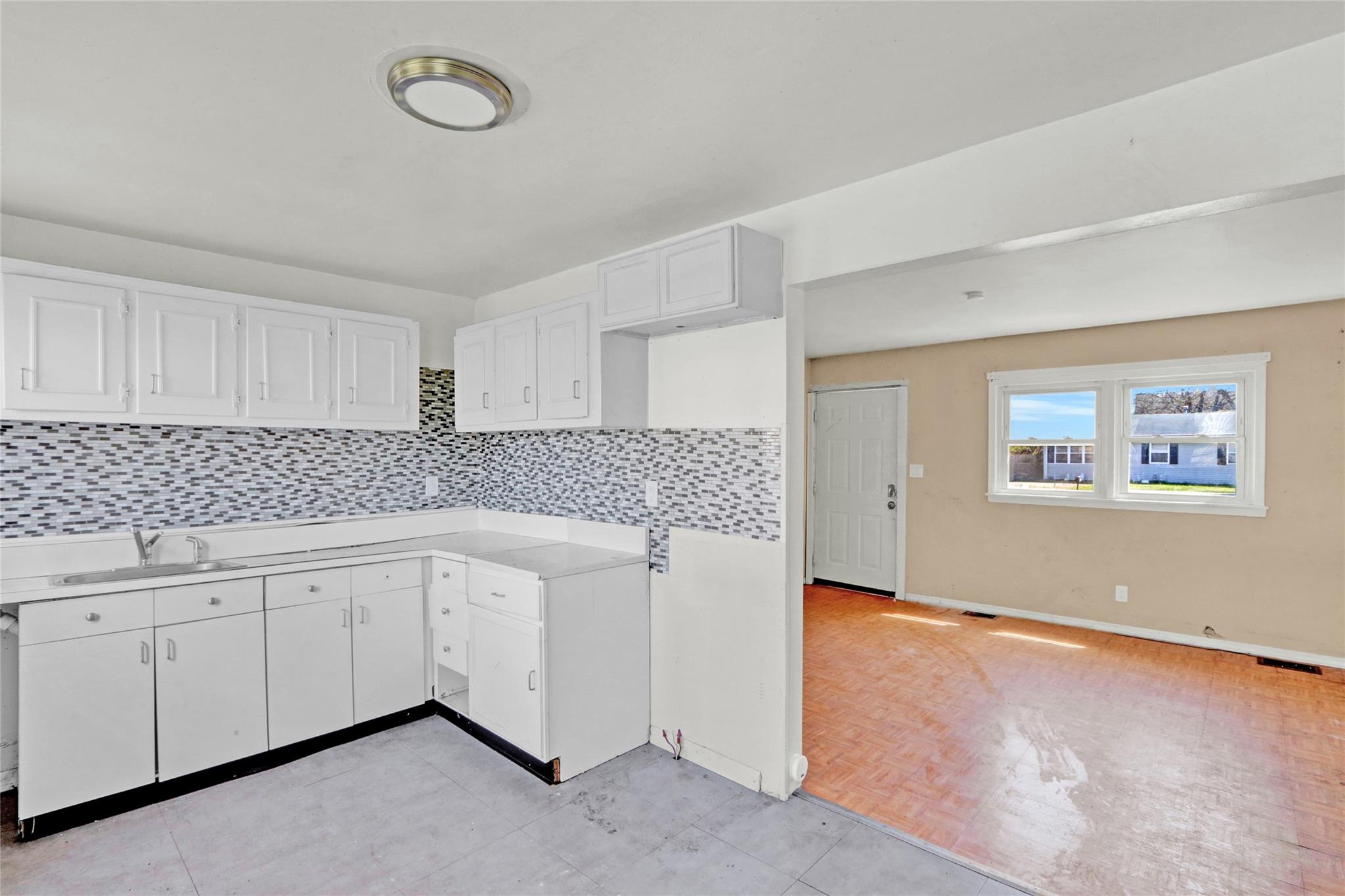 818 Meade Avenue, Bellport, New York image 6