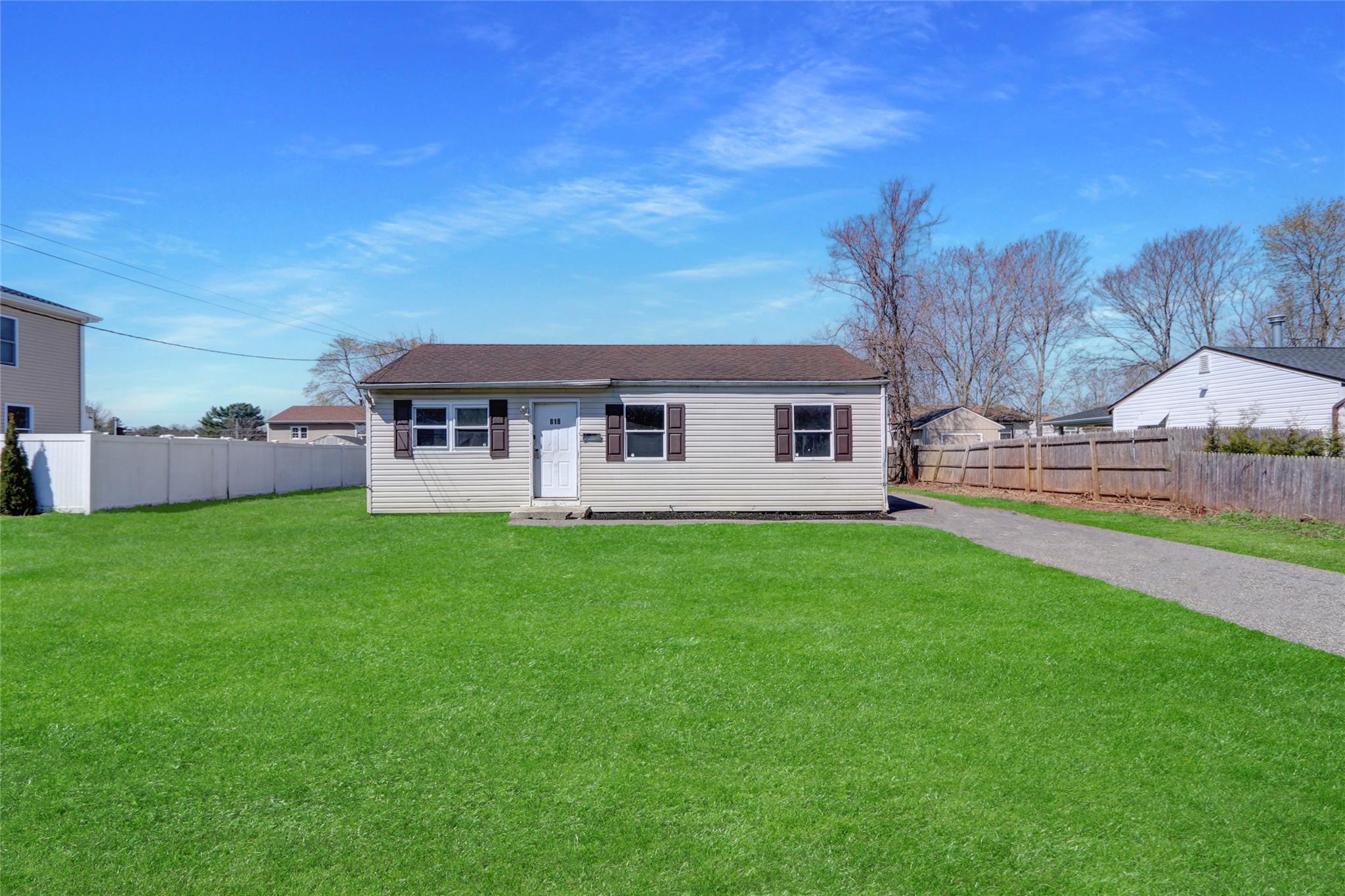 818 Meade Avenue, Bellport, New York image 1