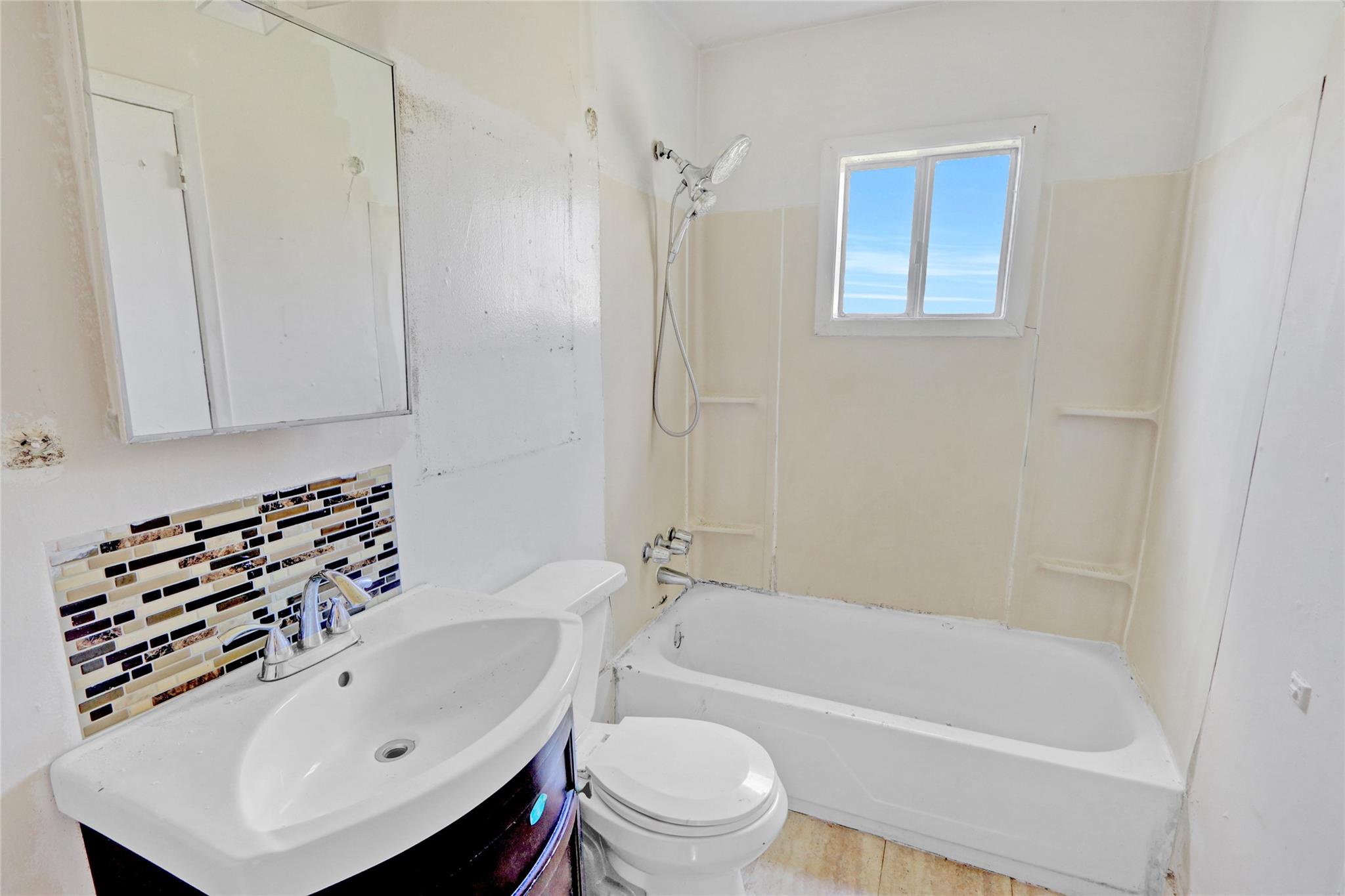818 Meade Avenue, Bellport, New York image 12