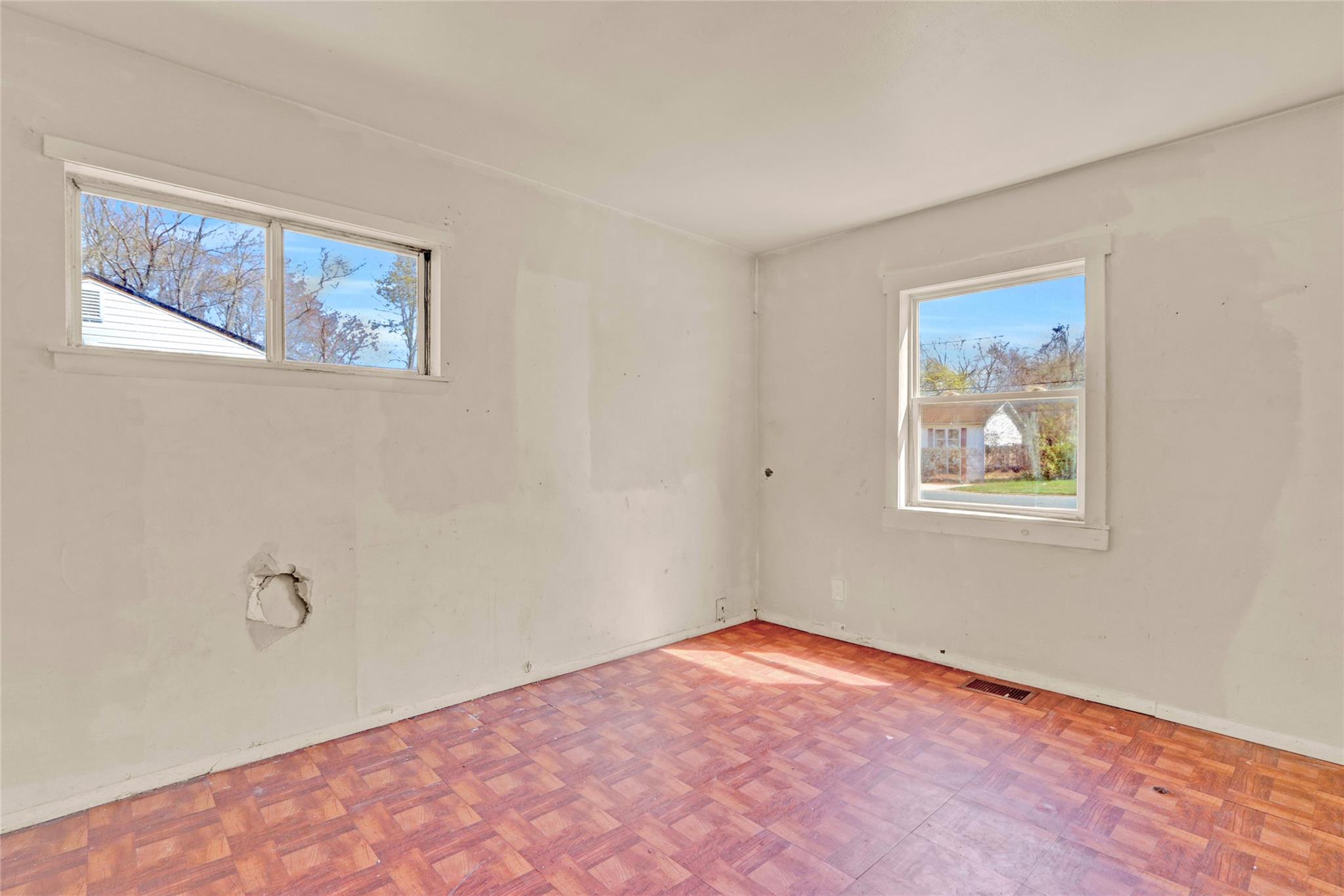 818 Meade Avenue, Bellport, New York image 8