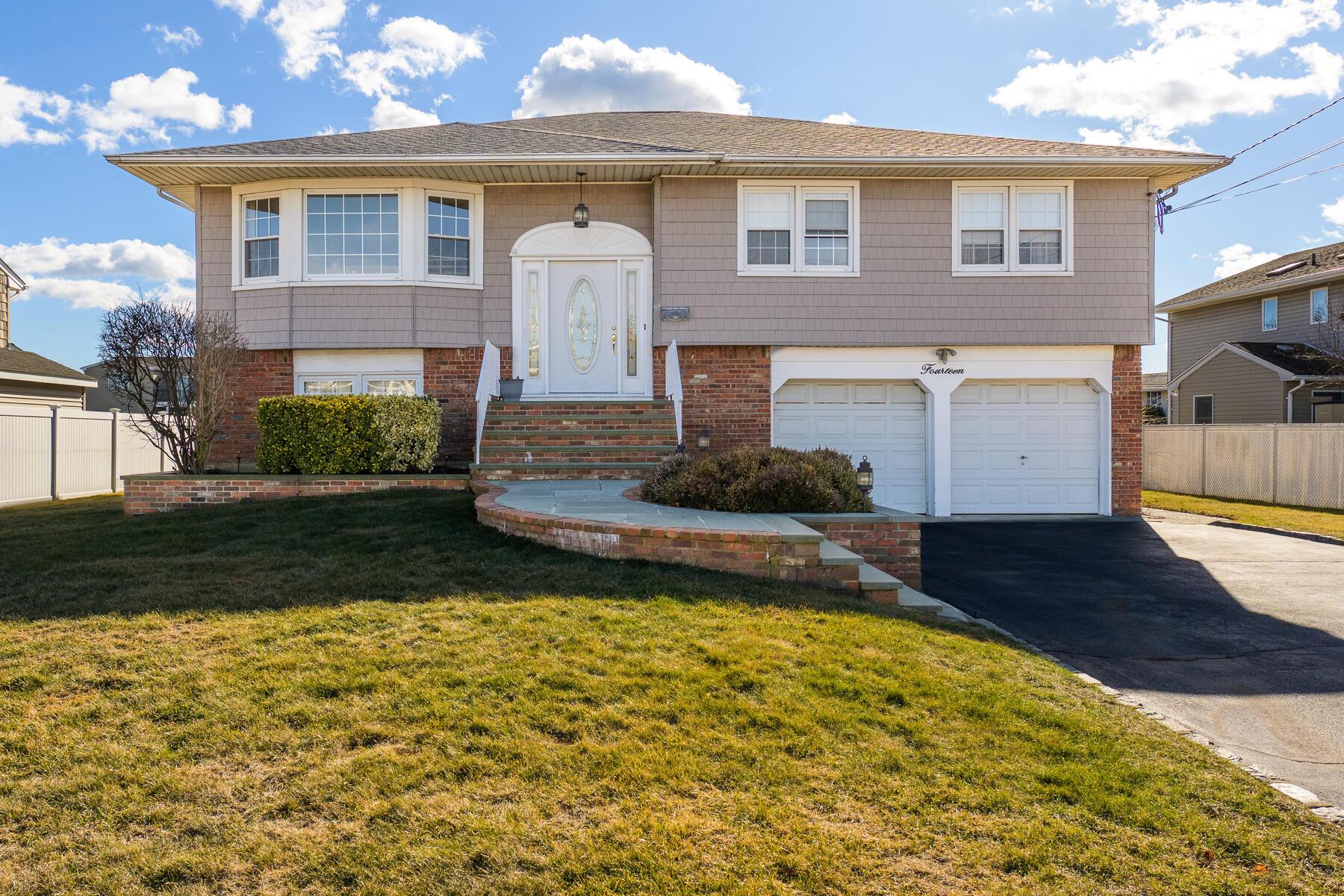 14 Buoy Lane, West Islip, New York image 1