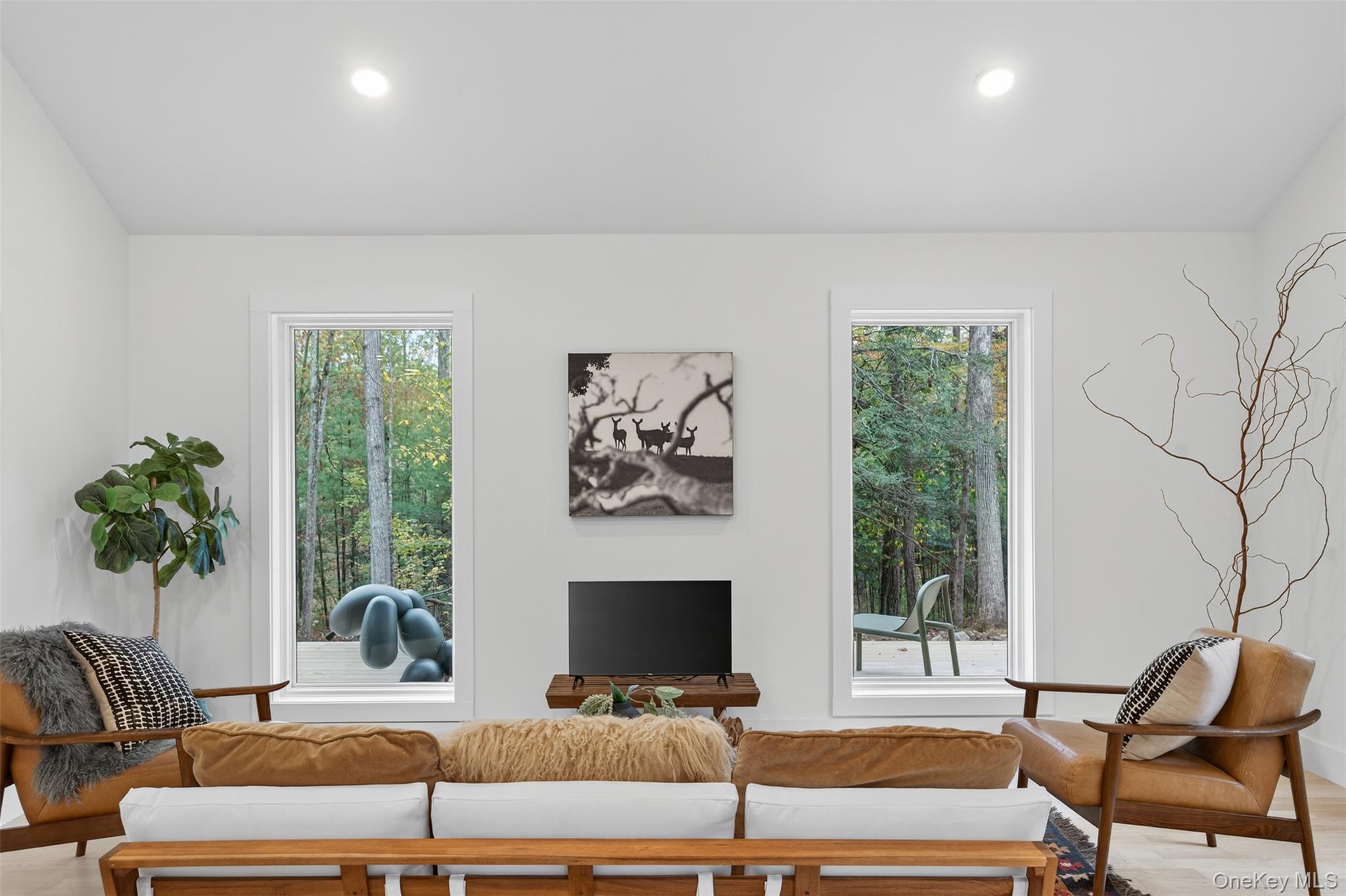 Hurley, New York 12443, United States, 2 Bedrooms Bedrooms, ,2 BathroomsBathrooms,Residential,Active,224117