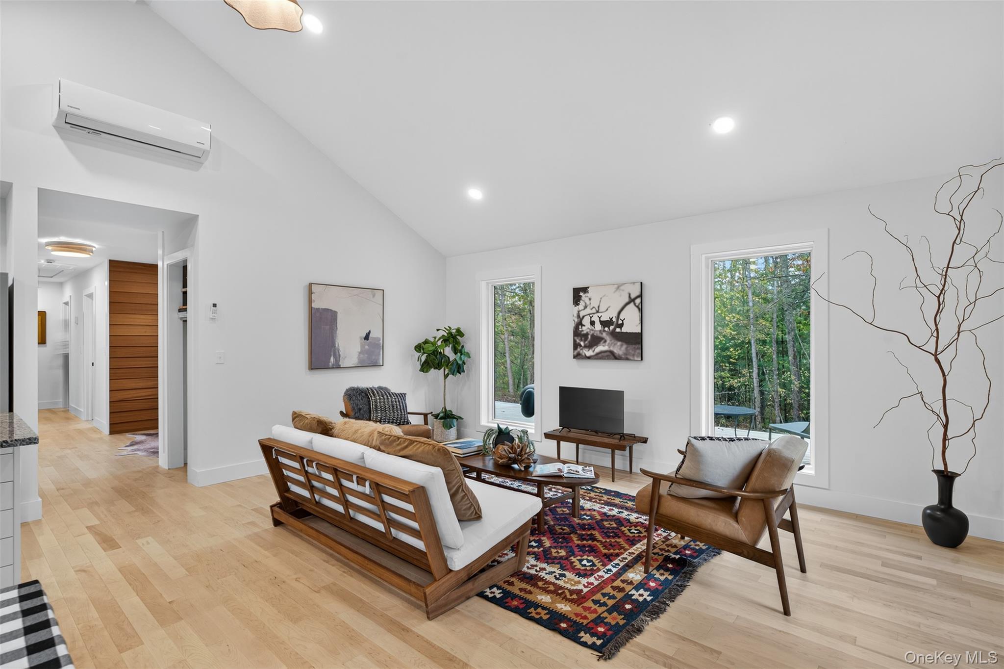 Hurley, New York 12443, United States, 2 Bedrooms Bedrooms, ,2 BathroomsBathrooms,Residential,Active,224117