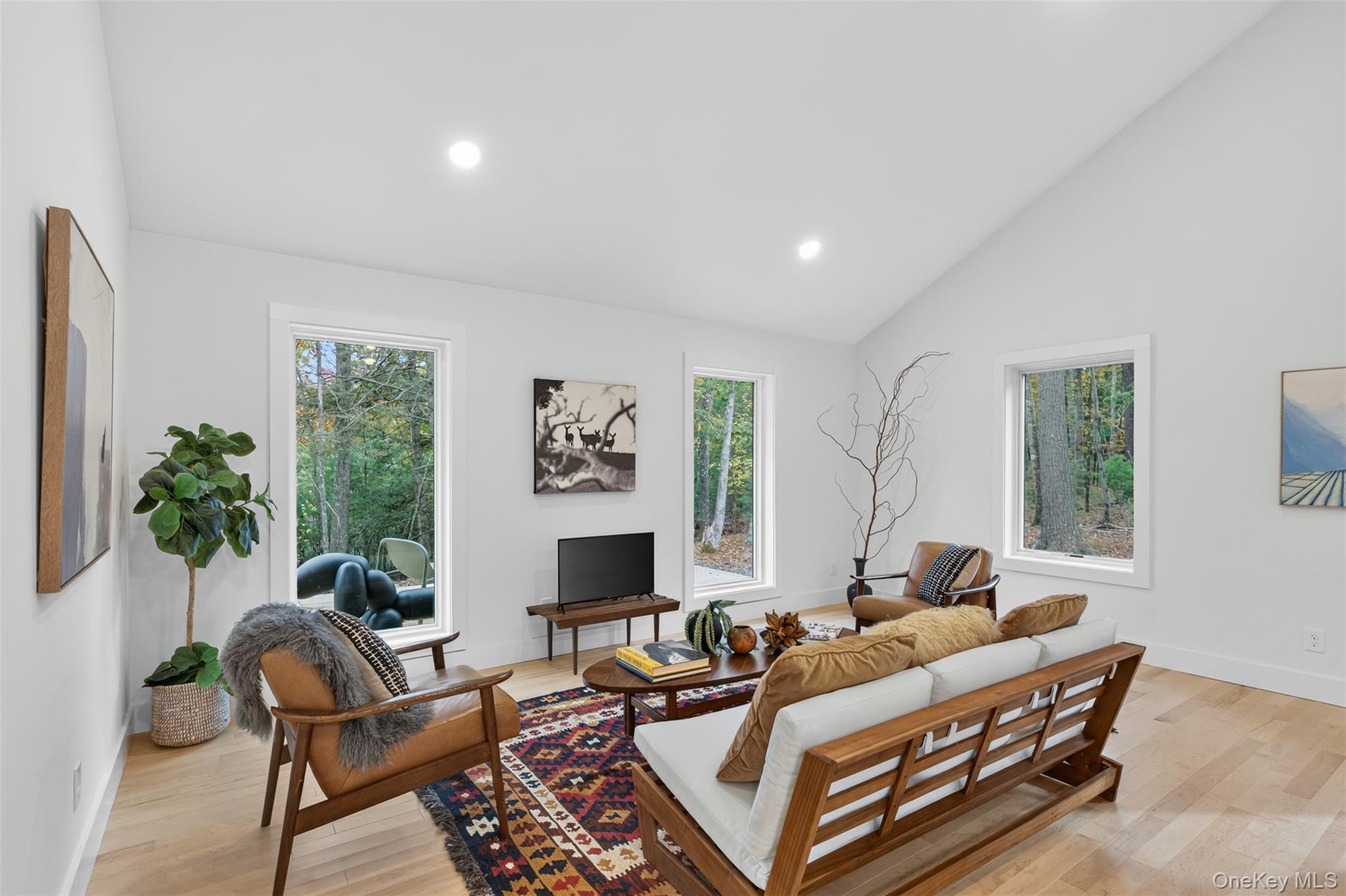 Hurley, New York 12443, United States, 2 Bedrooms Bedrooms, ,2 BathroomsBathrooms,Residential,Active,224117