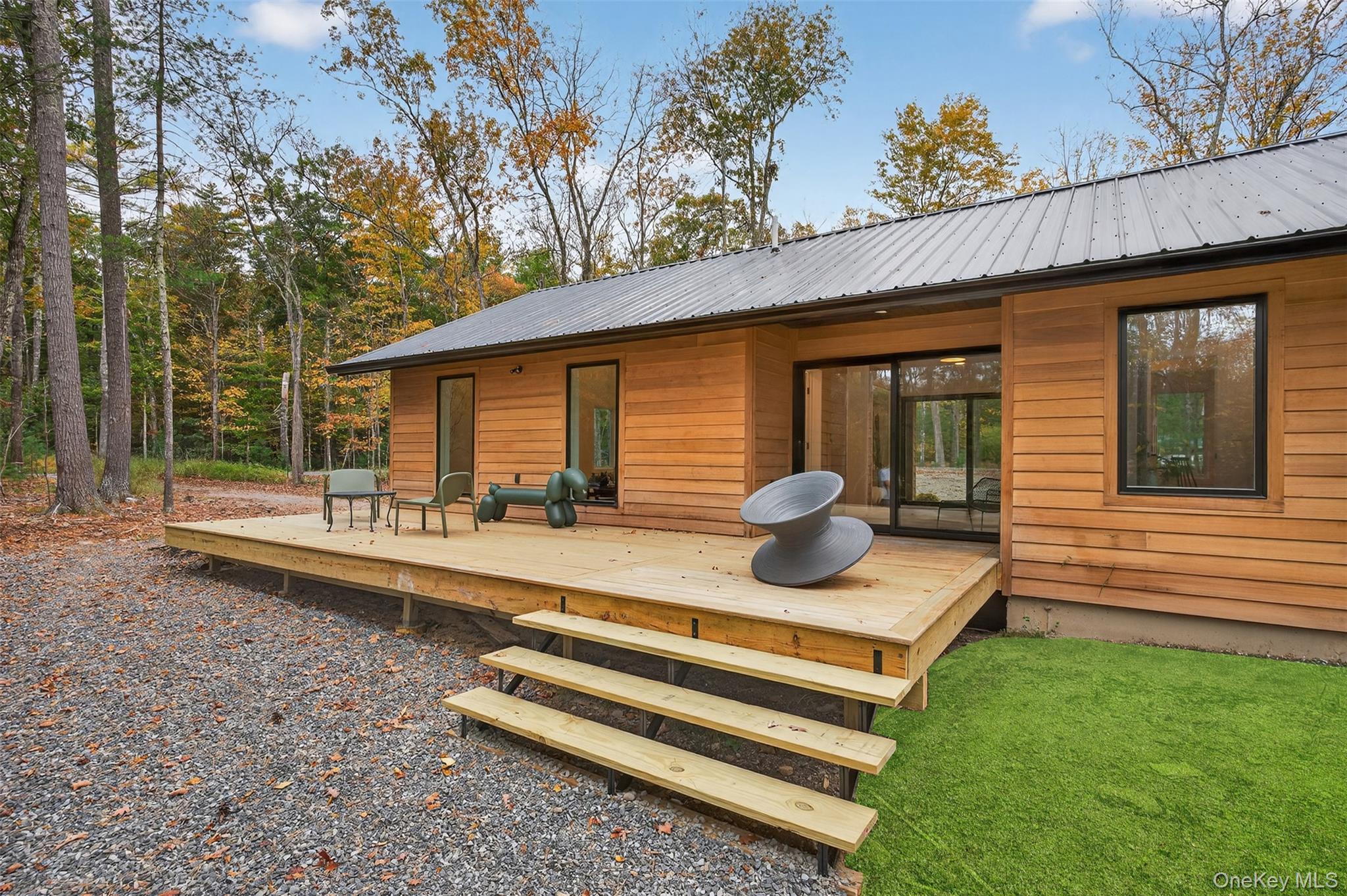 Hurley, New York 12443, United States, 2 Bedrooms Bedrooms, ,2 BathroomsBathrooms,Residential,Active,224117