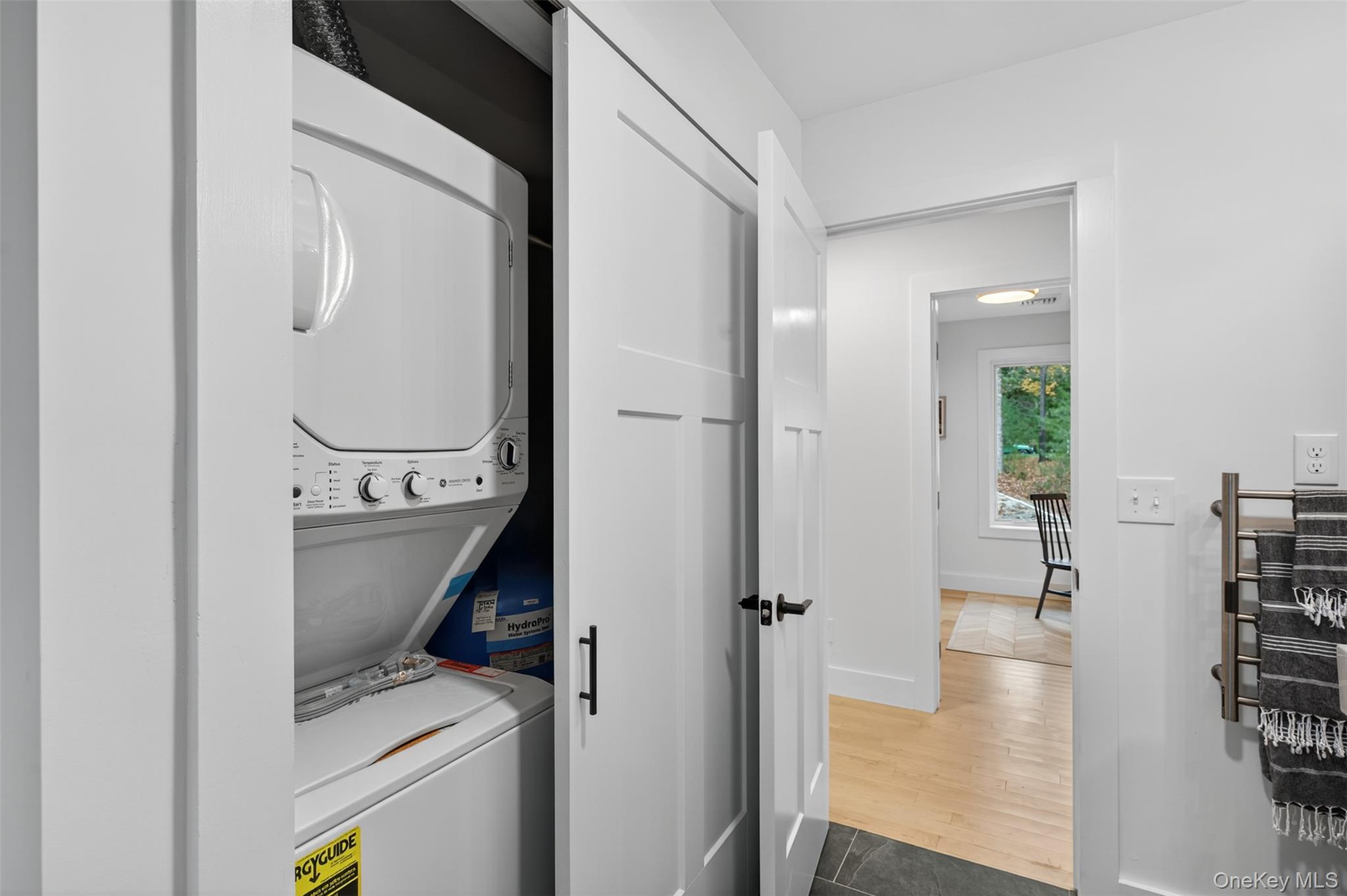 Hurley, New York 12443, United States, 2 Bedrooms Bedrooms, ,2 BathroomsBathrooms,Residential,Active,224117