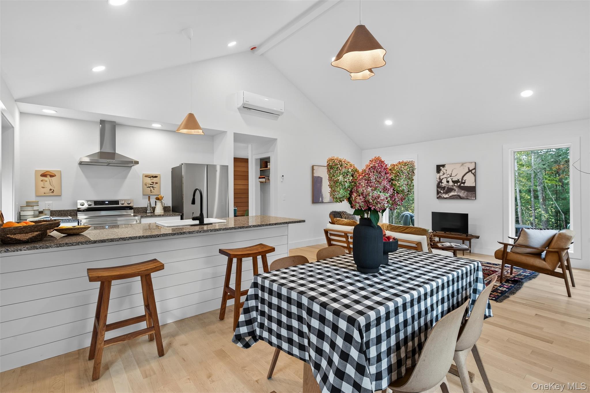 Hurley, New York 12443, United States, 2 Bedrooms Bedrooms, ,2 BathroomsBathrooms,Residential,Active,224117