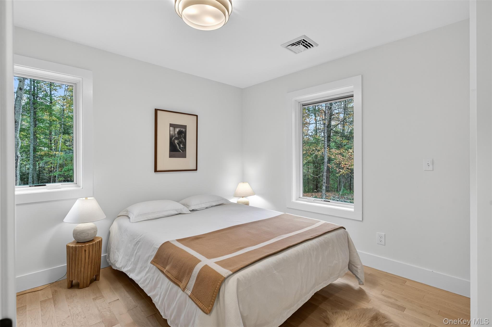 Hurley, New York 12443, United States, 2 Bedrooms Bedrooms, ,2 BathroomsBathrooms,Residential,Active,224117