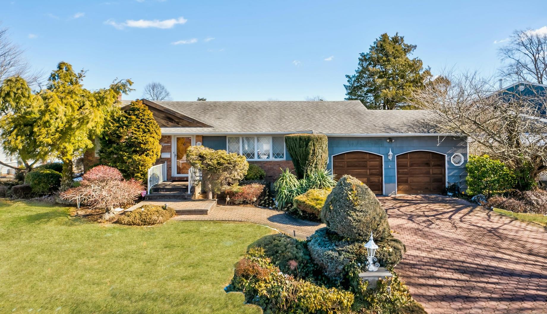 15 Cooper Street, Farmingdale, New York image 1
