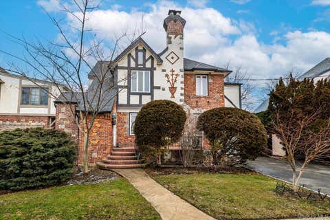 Homes For Sale - 34 Reyam Road<br/> Lynbrook, NY 11563