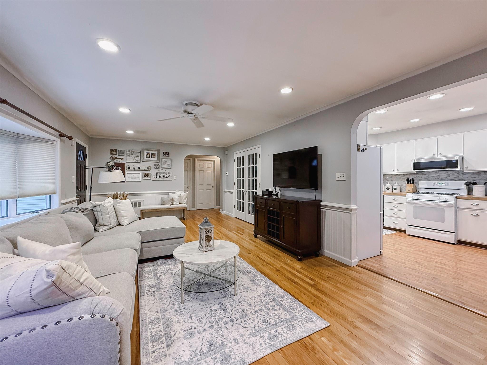 268 Gloria Boulevard, Hauppauge, New York image 4