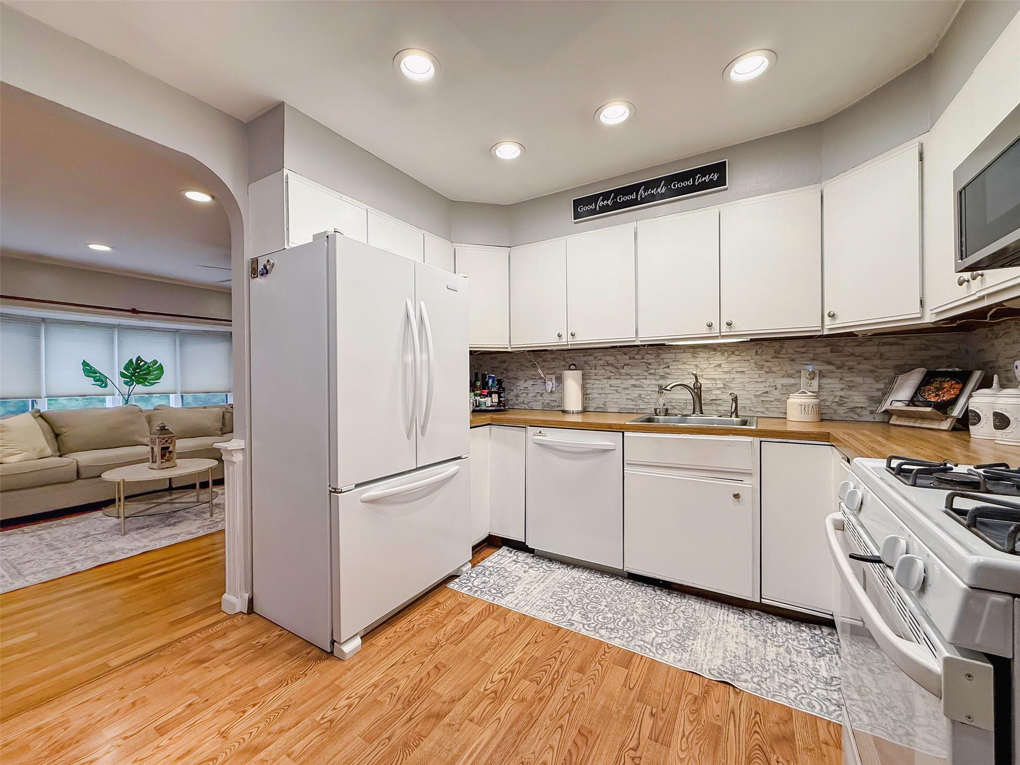 268 Gloria Boulevard, Hauppauge, New York image 5