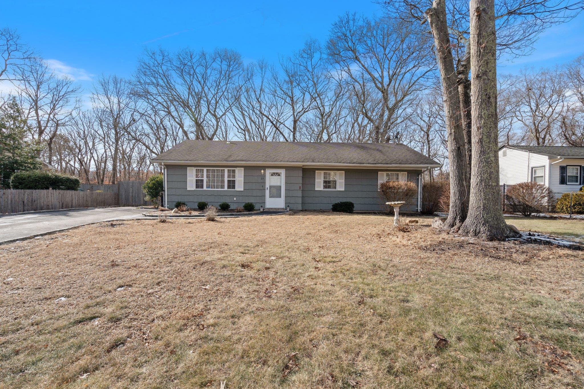 23 Oakland Drive, Riverhead, New York image 3